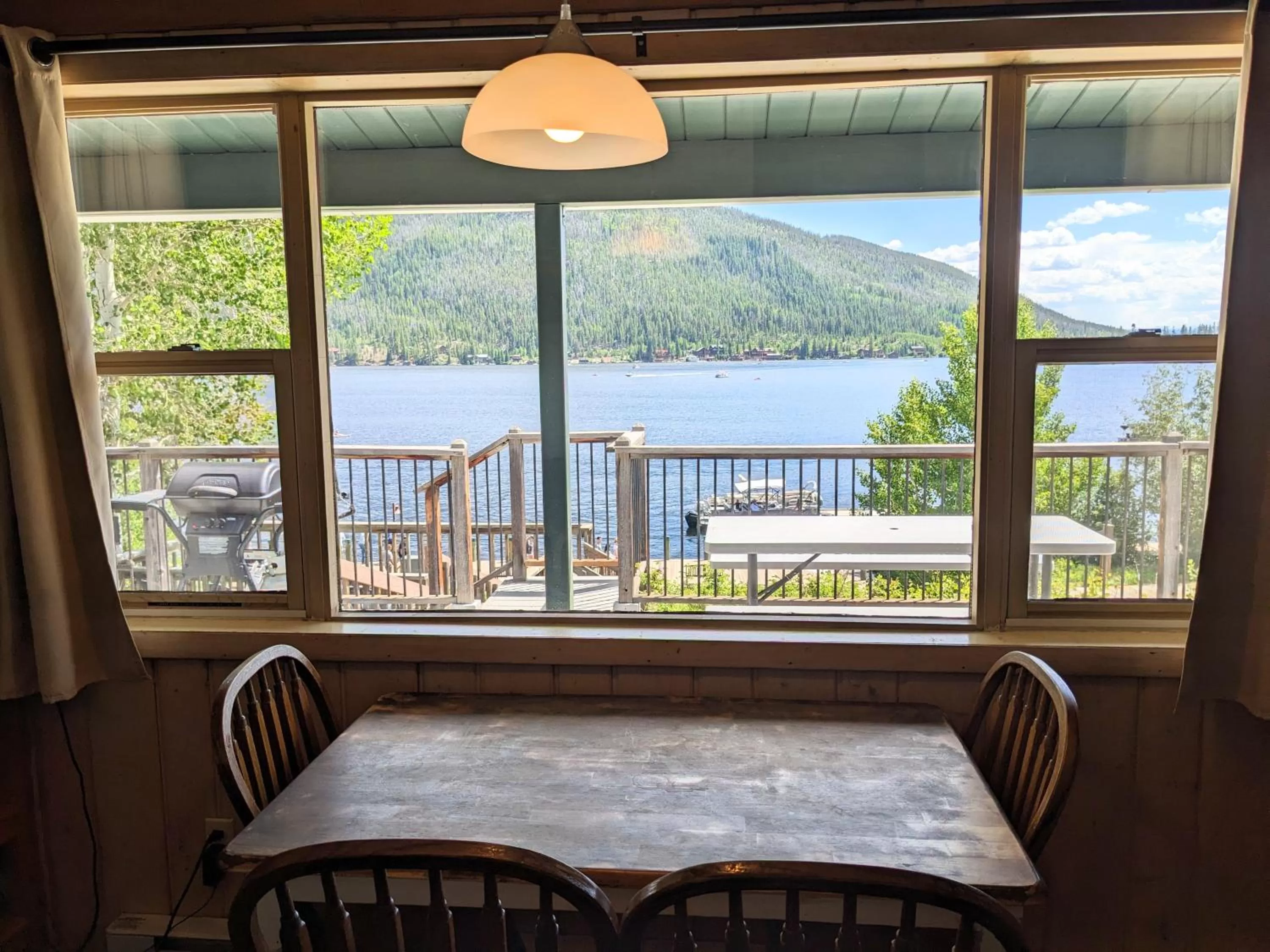 Western Riviera Lakeside Lodging