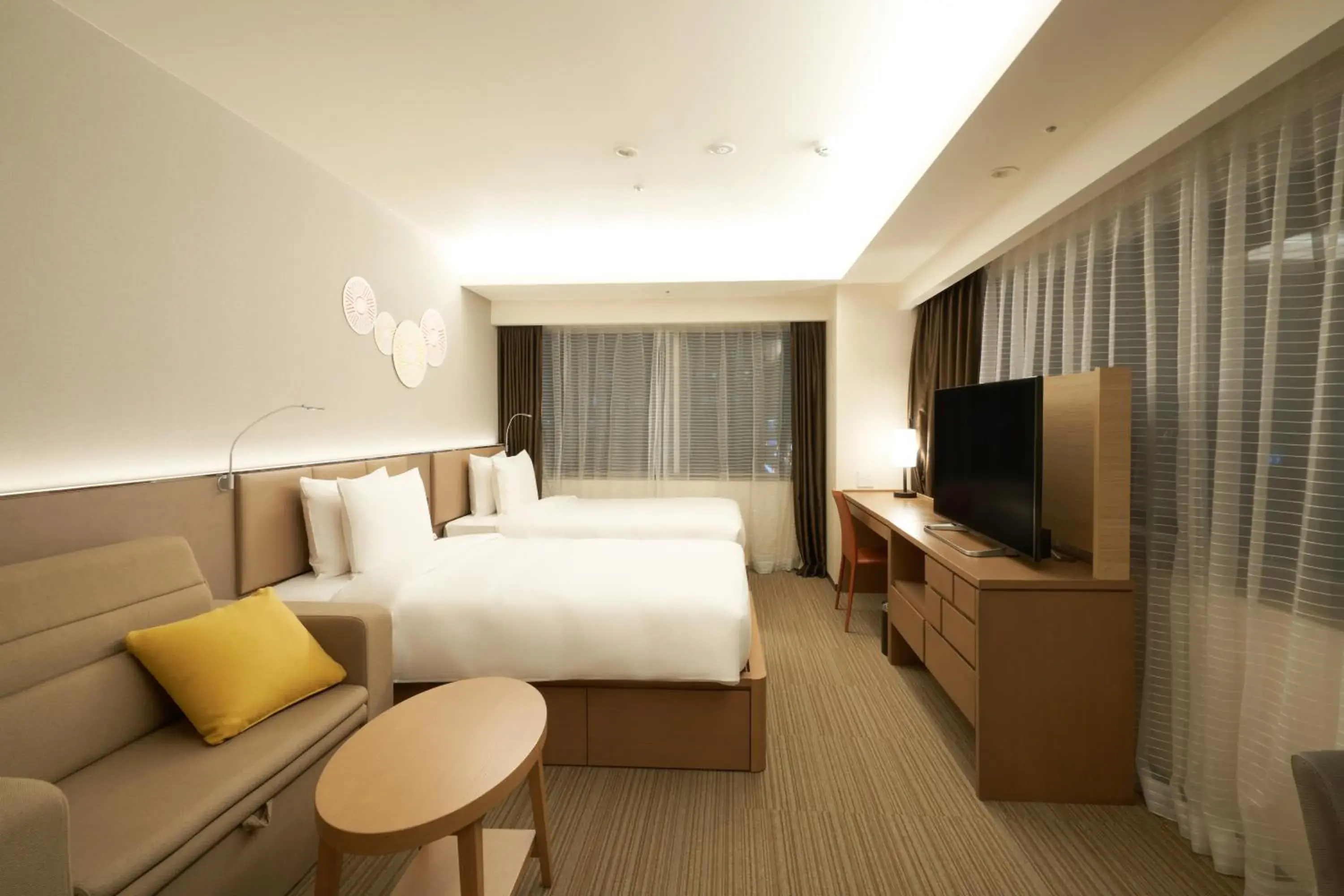 Night, TV/Entertainment Center in Holiday Inn & Suites Shin Osaka, an IHG Hotel