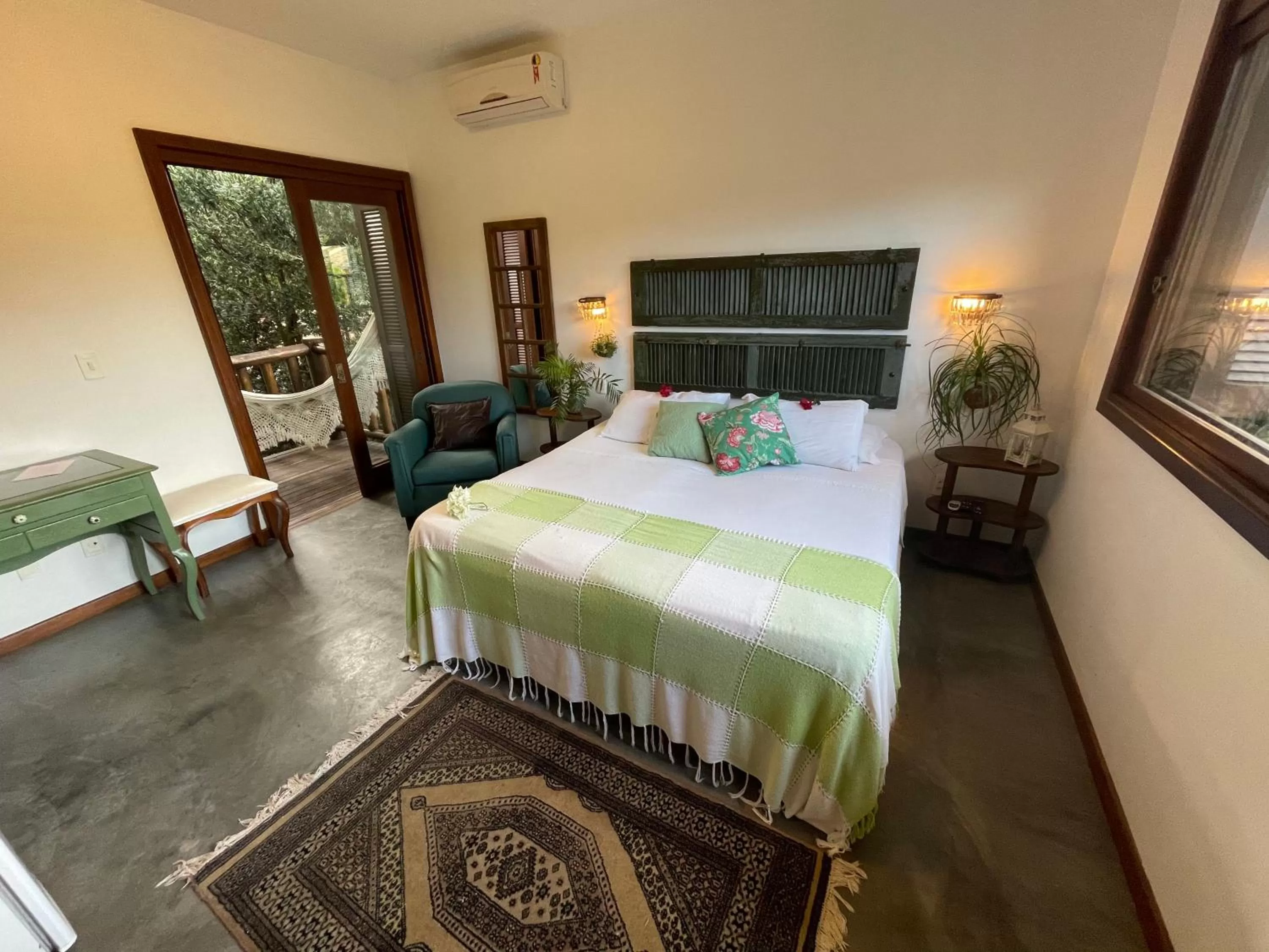 Photo of the whole room, Bed in Pousada Santarina