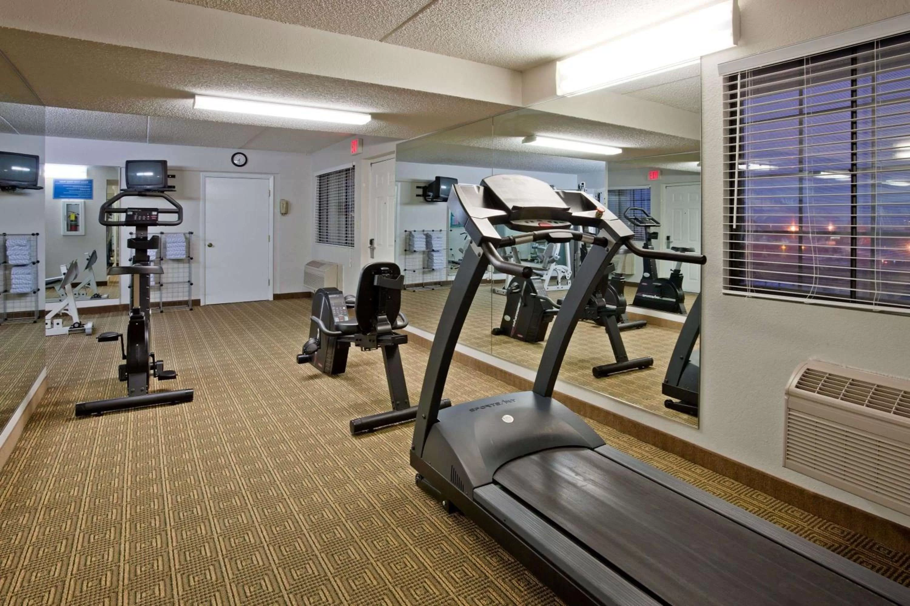 Fitness centre/facilities in La Quinta Inn by Wyndham Albuquerque Airport