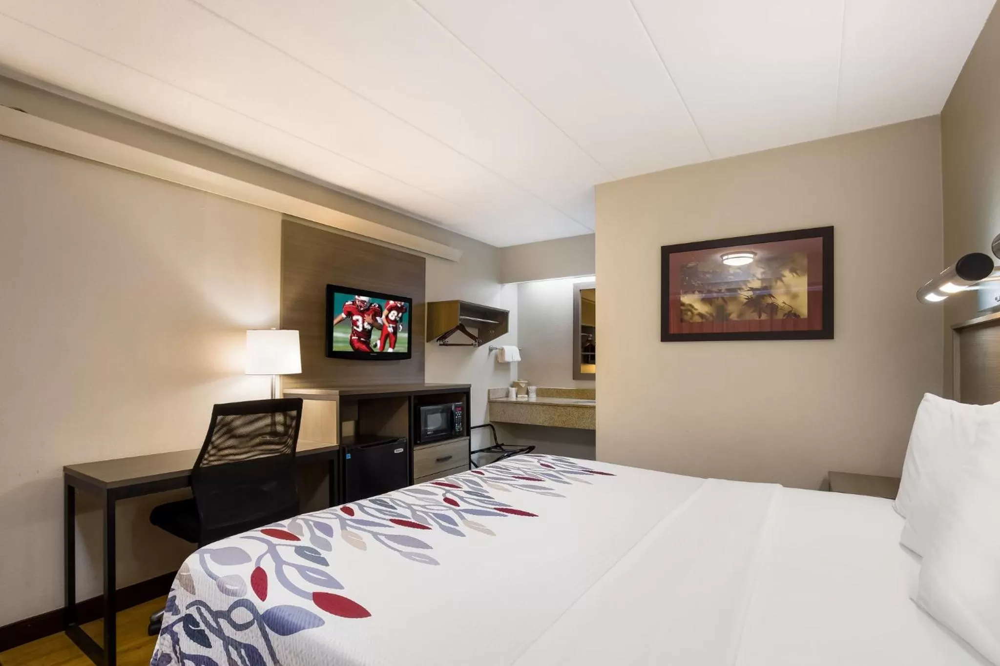 Bedroom, Bed in Red Roof Inn Wilkes-Barre Arena