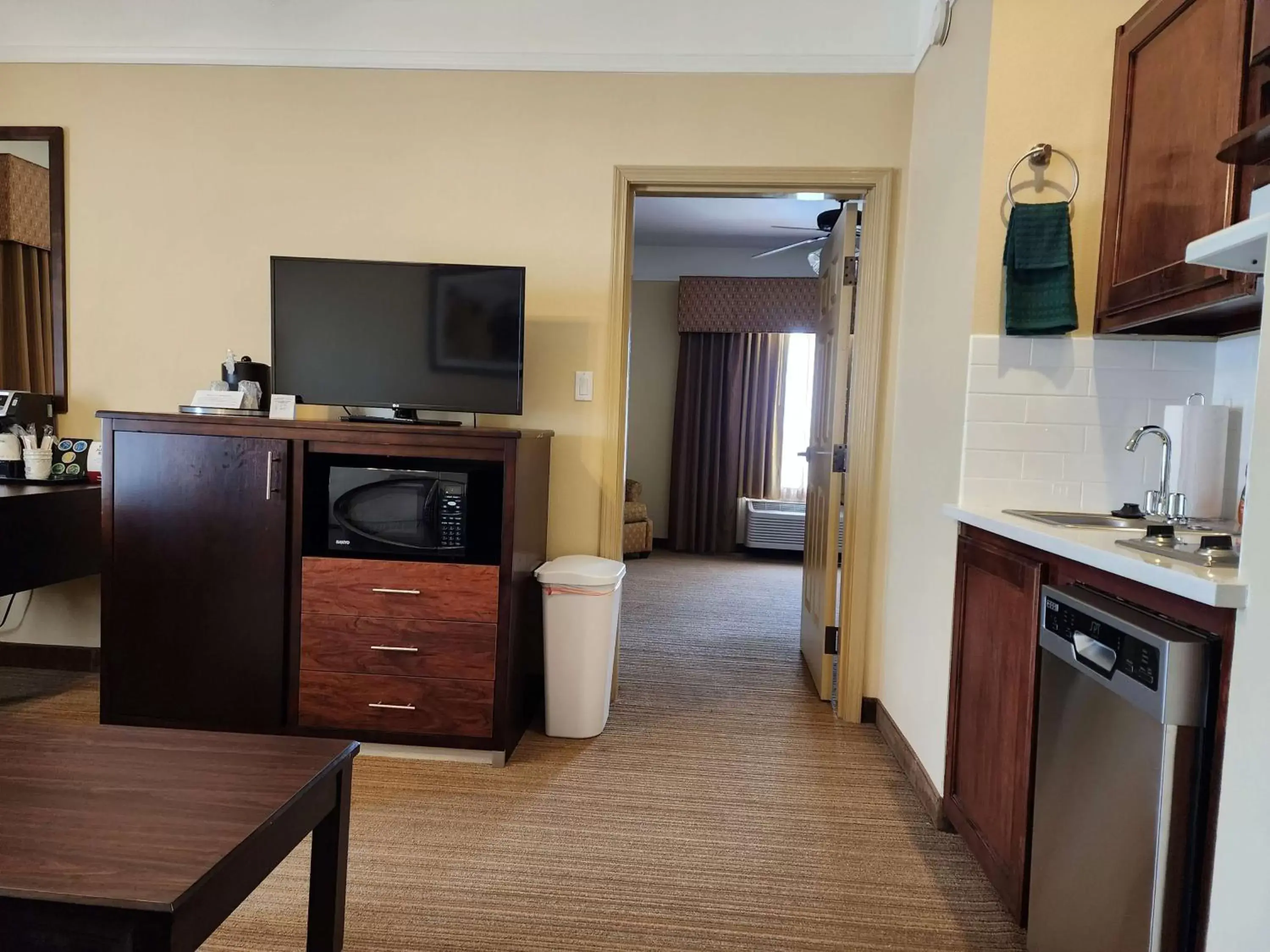 Photo of the whole room, TV/Entertainment Center in BEST WESTERN PLUS Monica Royale Inn & Suites