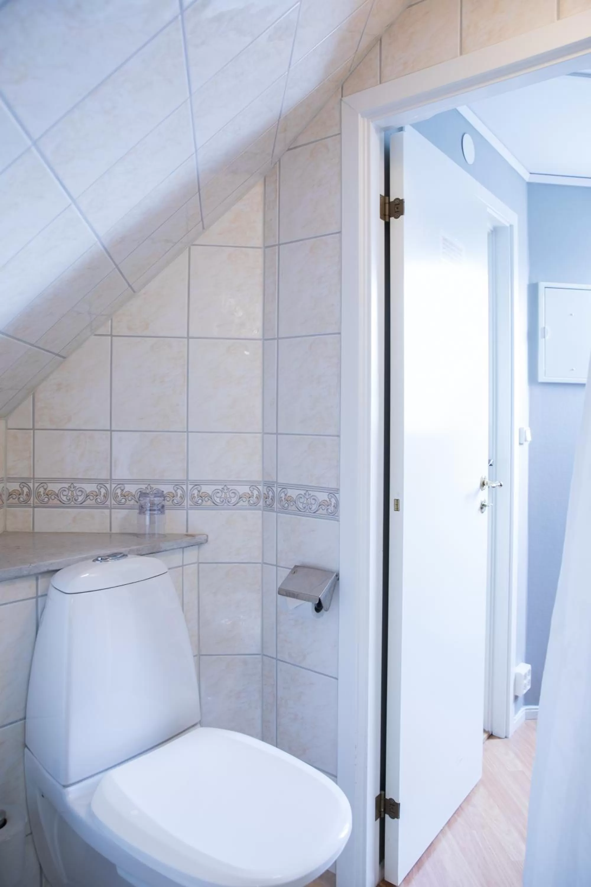 Toilet in Hotell Breda Blick