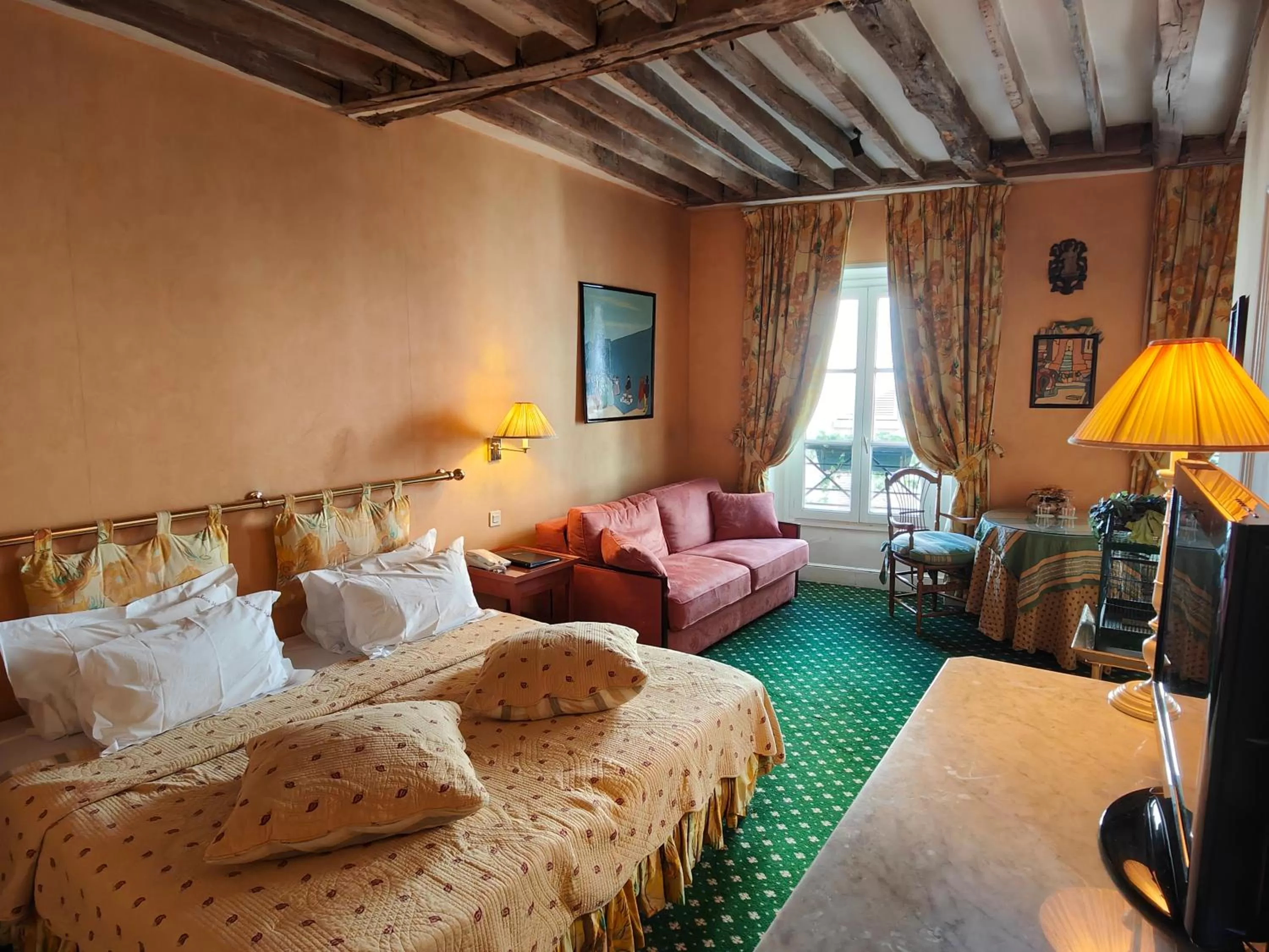 Bed in Le Relais Médicis