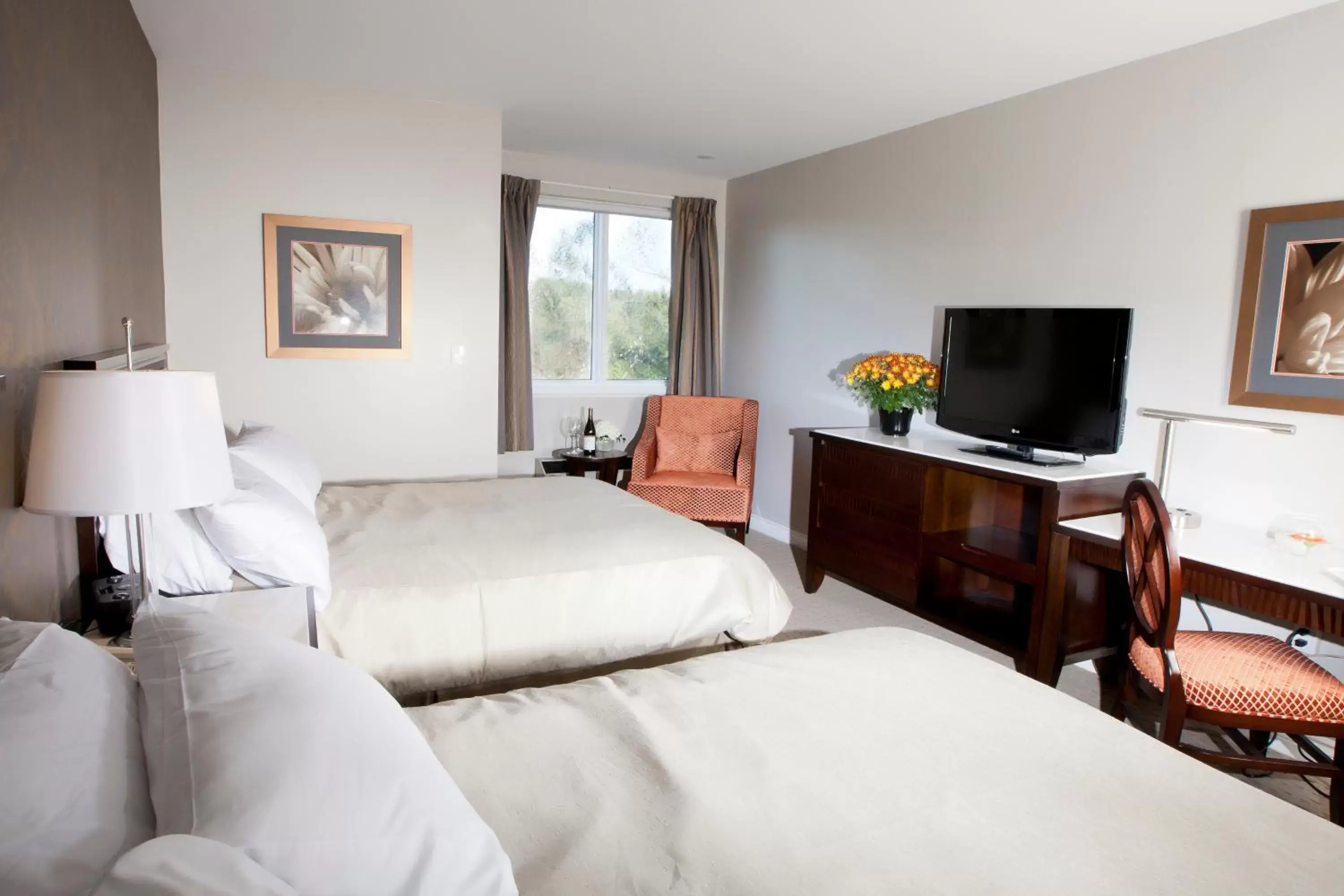 Bed in Elmhurst Inn & Spa