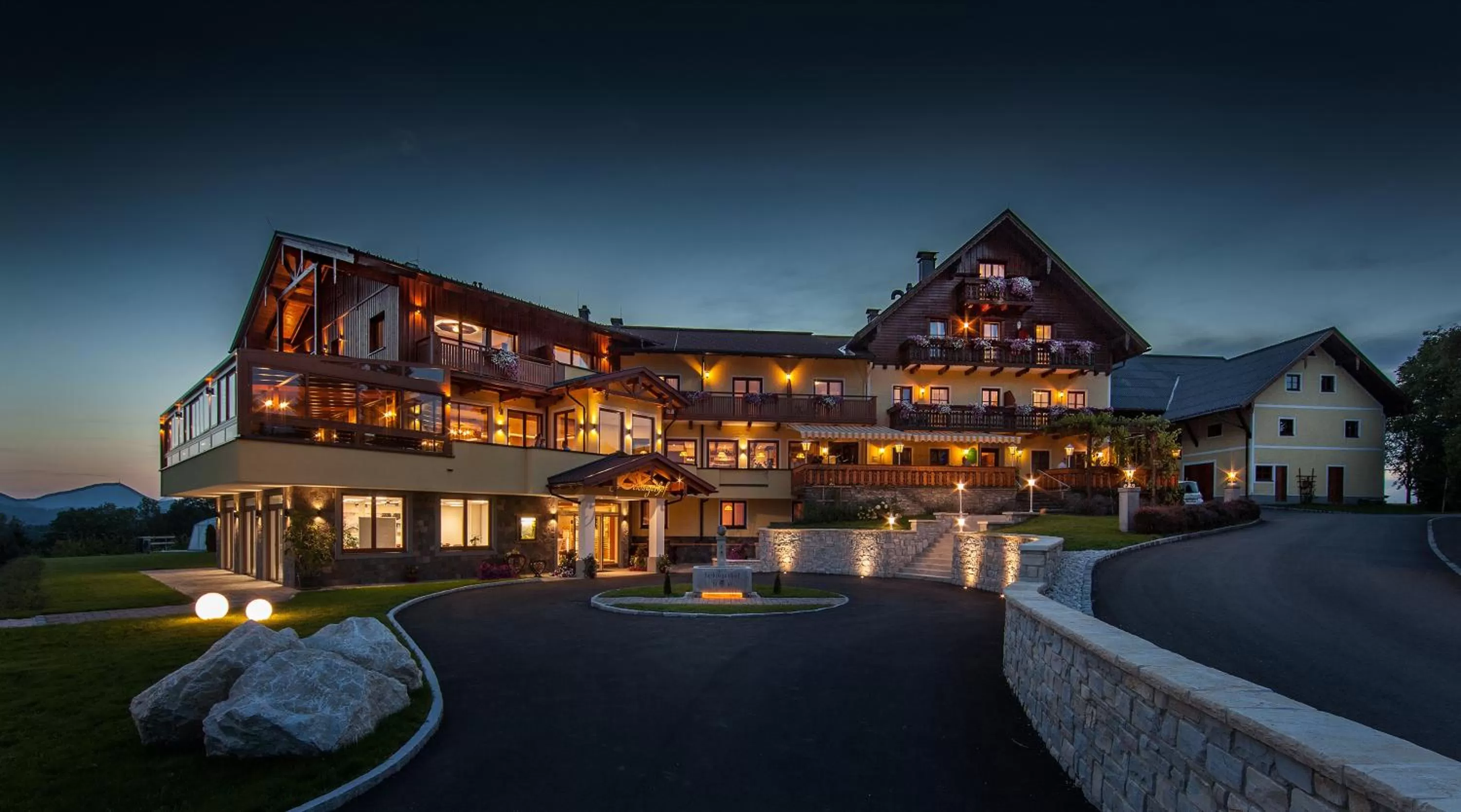 Restaurant/places to eat, Property Building in Panorama Hotel Gasthof Leidingerhof