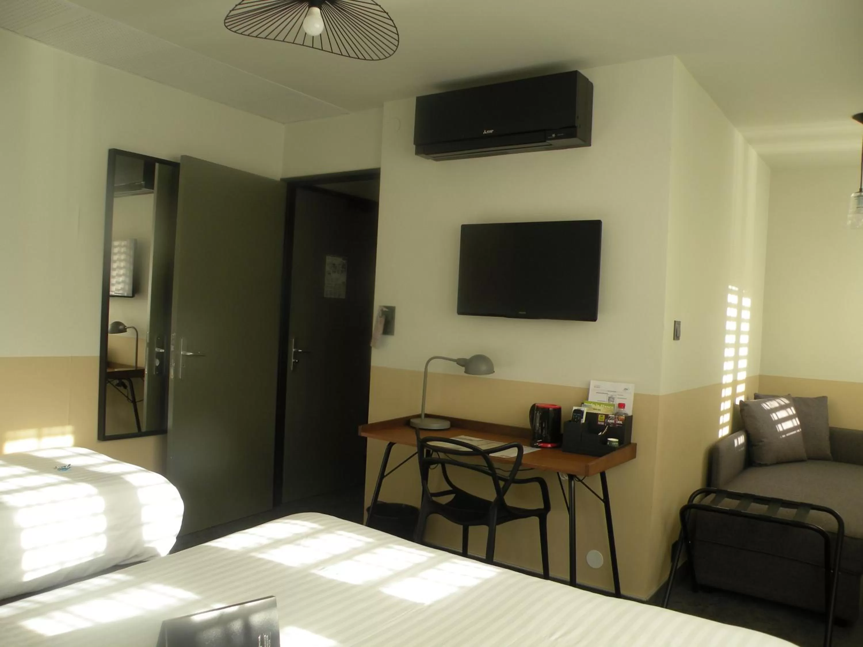 Bed in Hotel Restaurant au Floridor