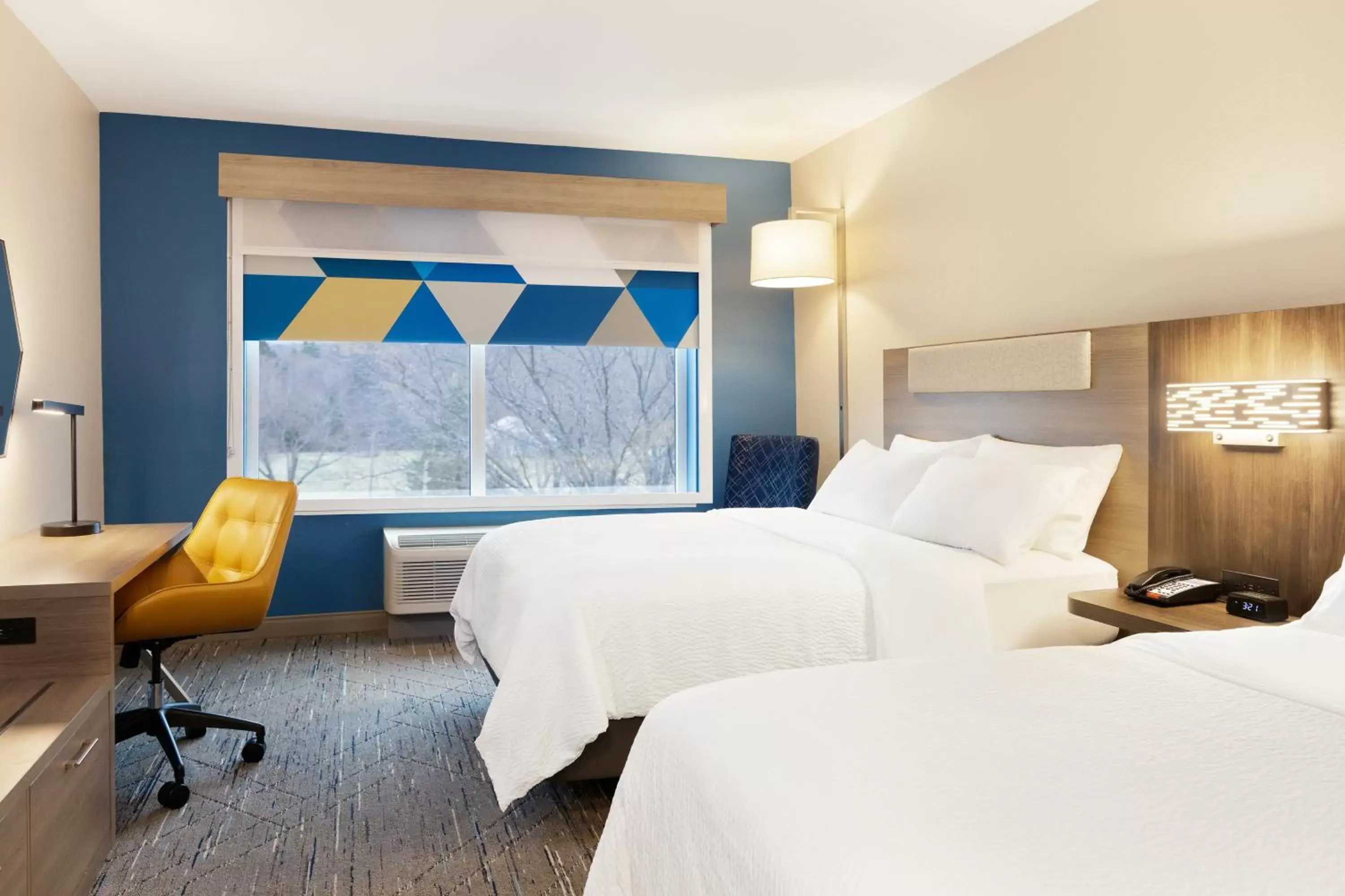 Photo of the whole room, Bed in Holiday Inn Express Hotel & Suites Grove City, an IHG Hotel