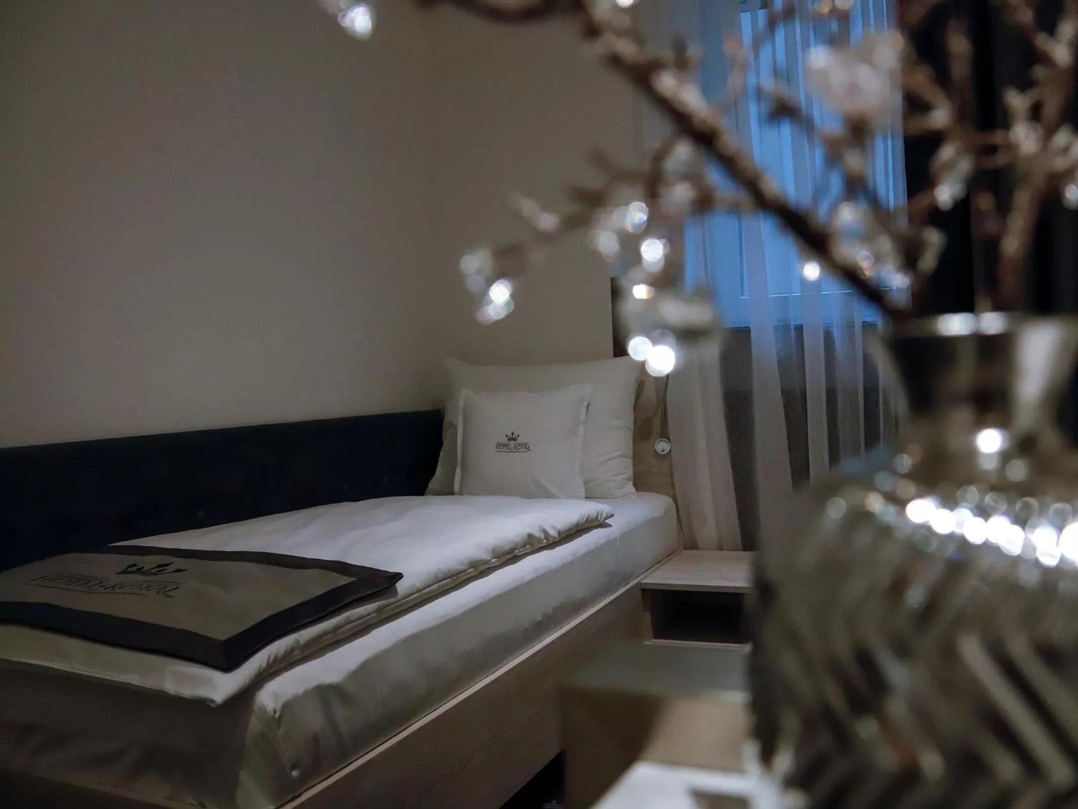 Bedroom, Bed in Hotel Royal