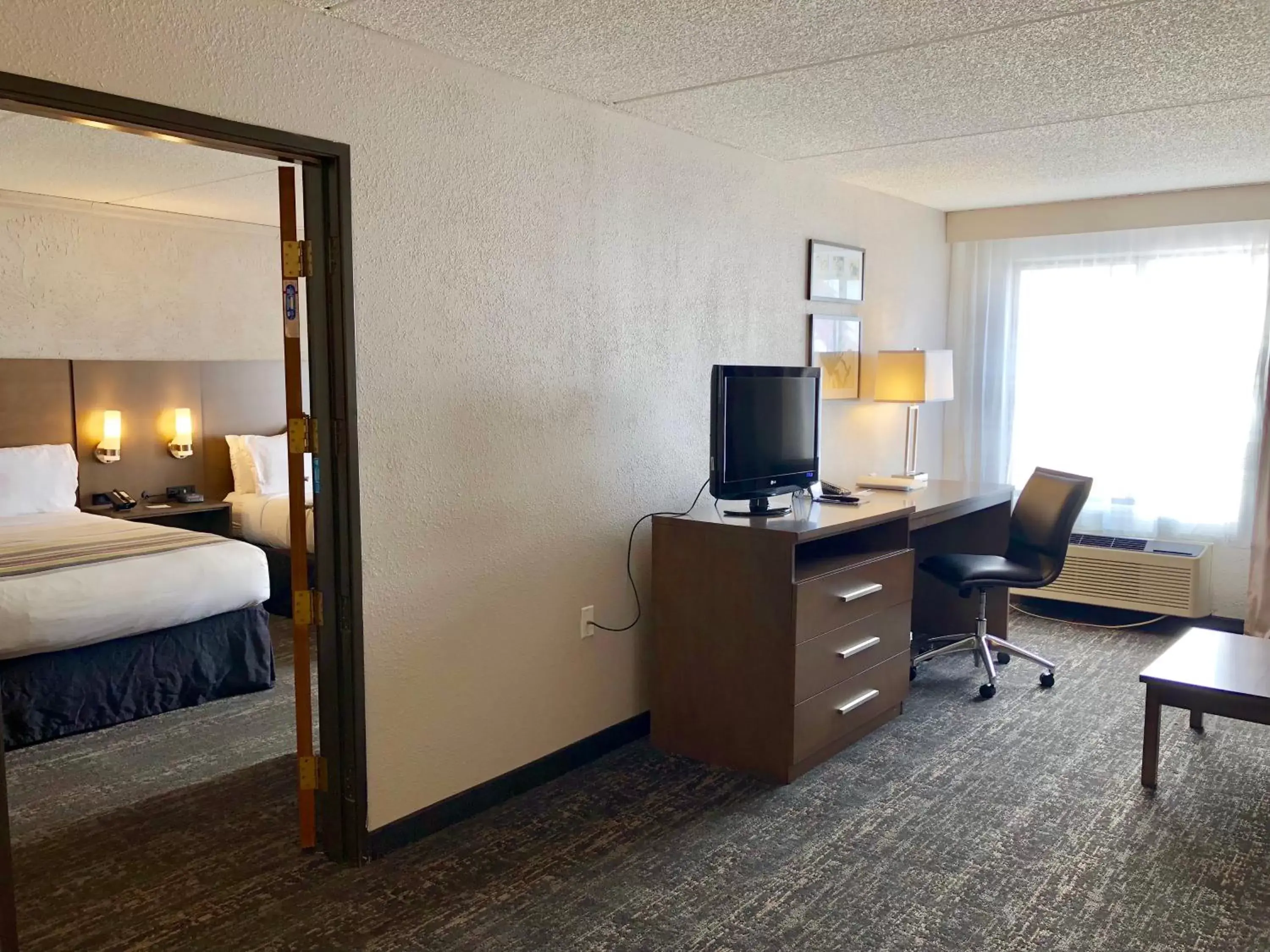 Bedroom, Bed in Country Inn & Suites by Radisson, Mt. Pleasant-Racine West, WI