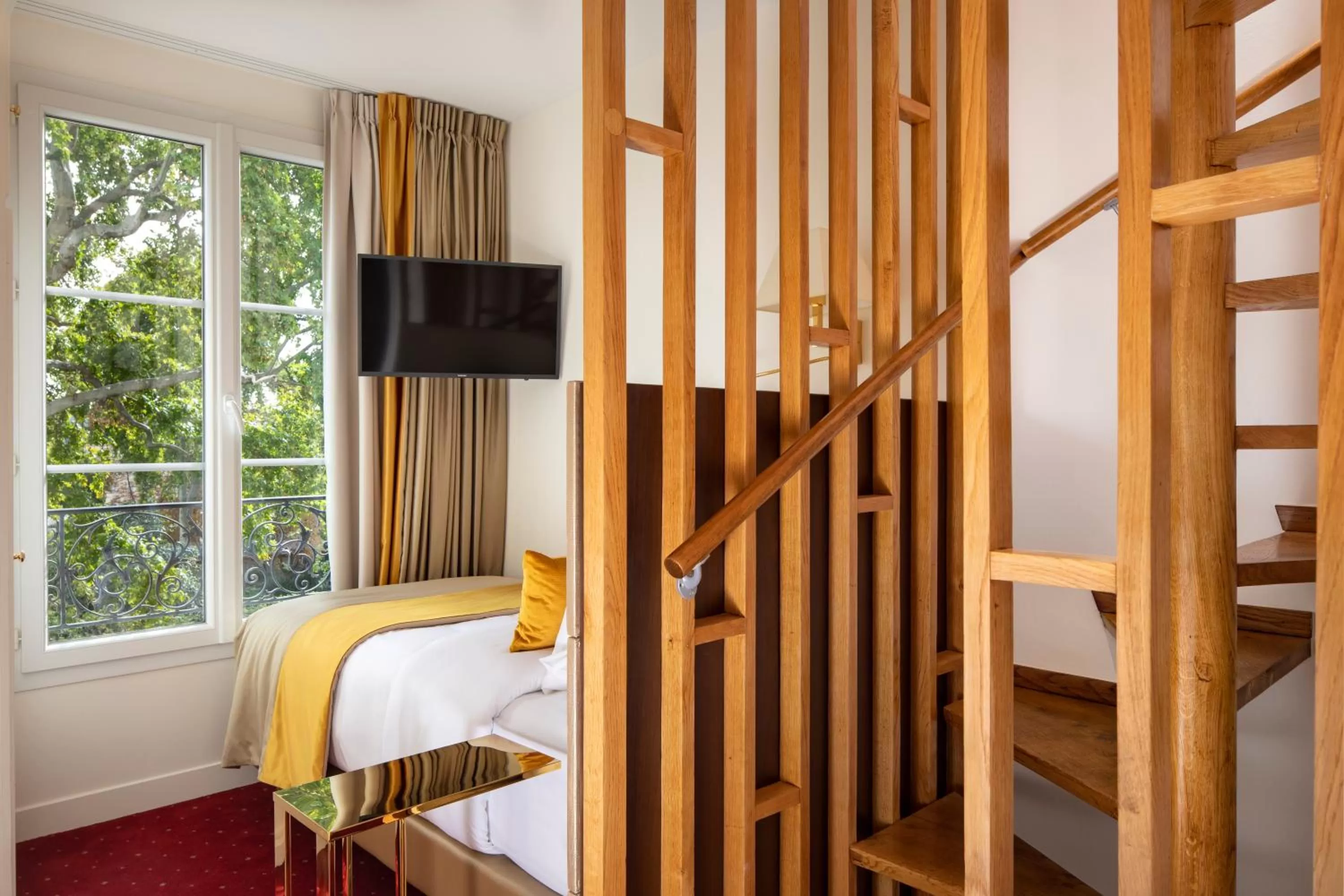 Bed in Hotel De Suede Saint Germain