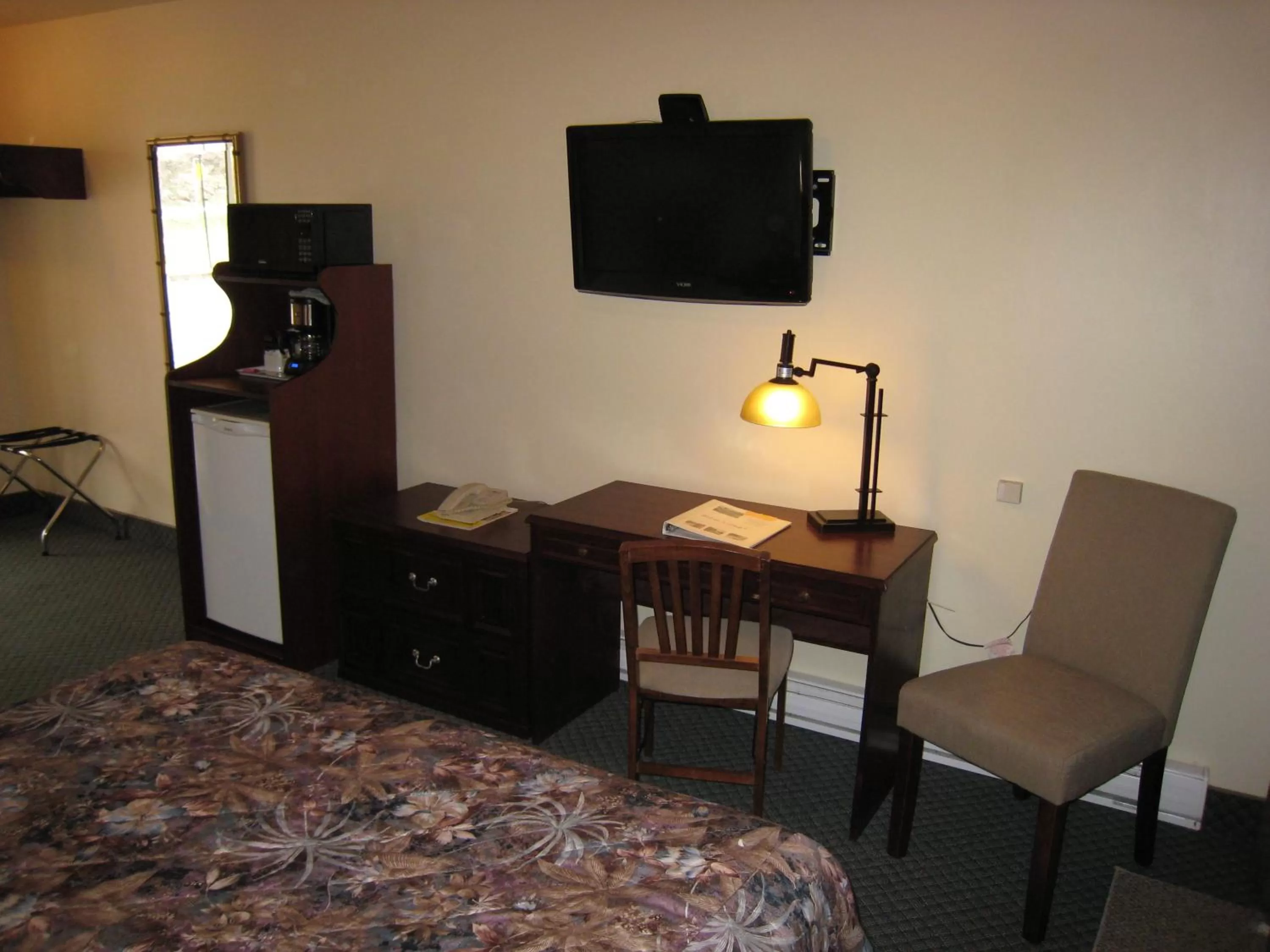 Decorative detail, TV/Entertainment Center in Johnny's Motel