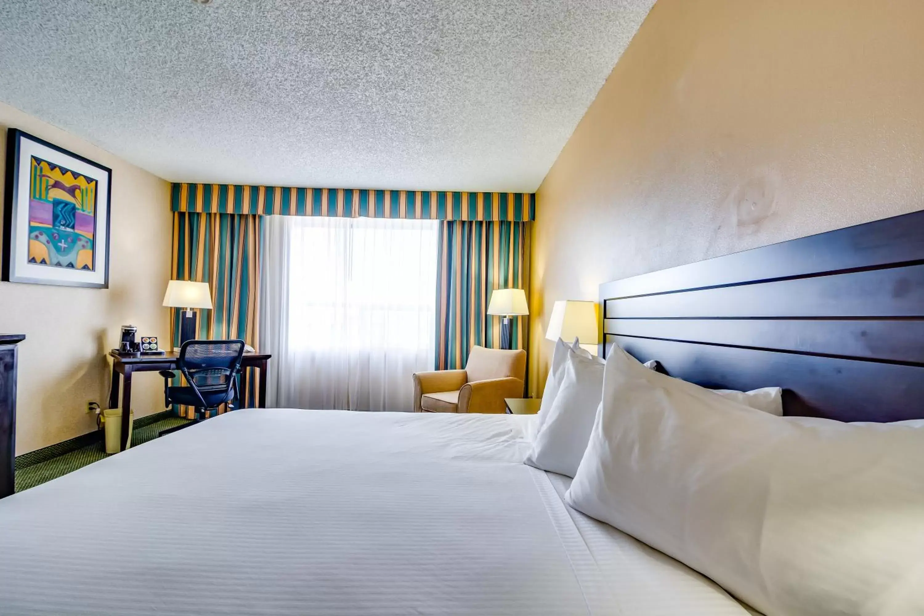 Photo of the whole room, Bed in Sawridge Inn and Conference Centre Edmonton South