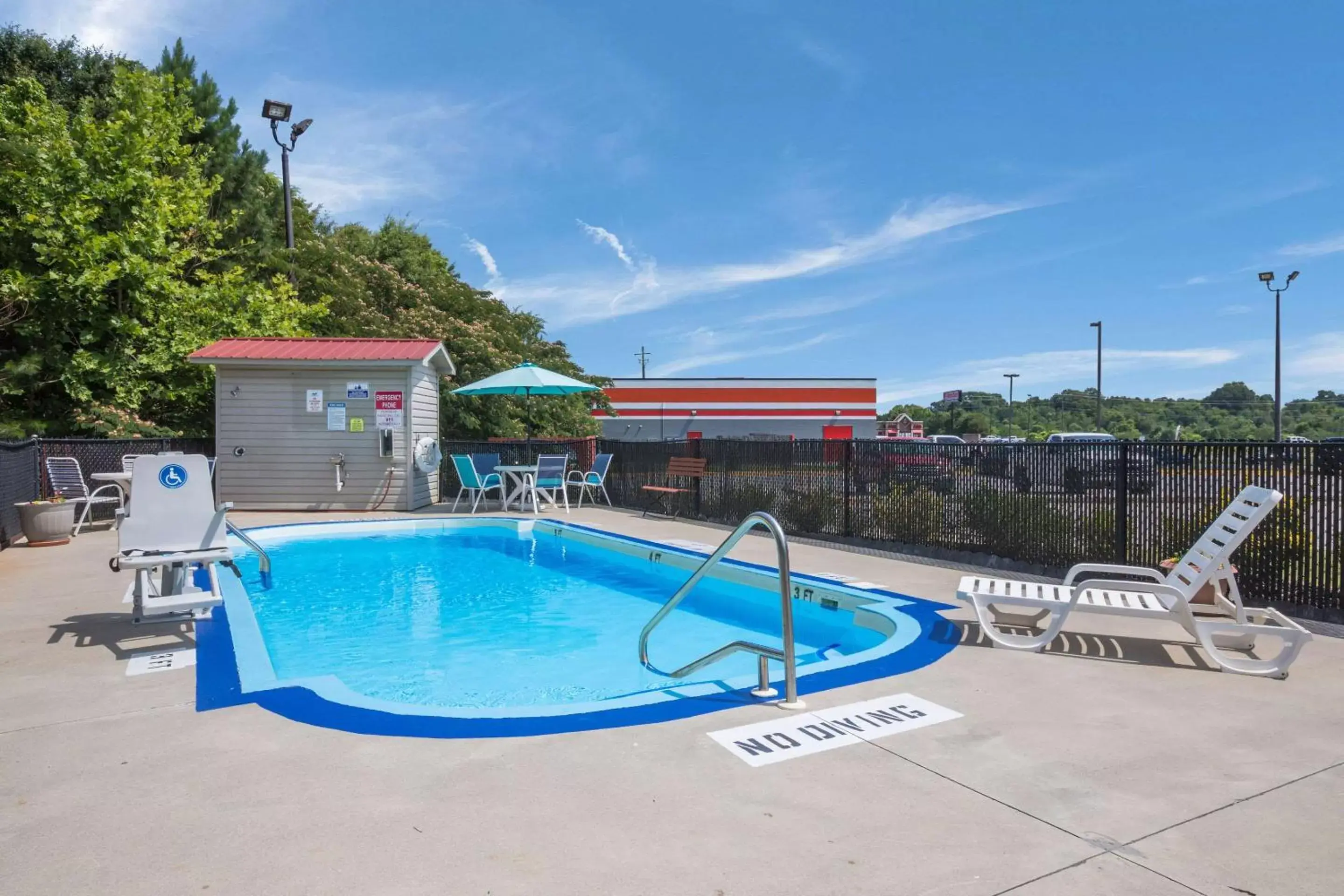 On site, Swimming Pool in Econo Lodge Inn & Suites Rockmart