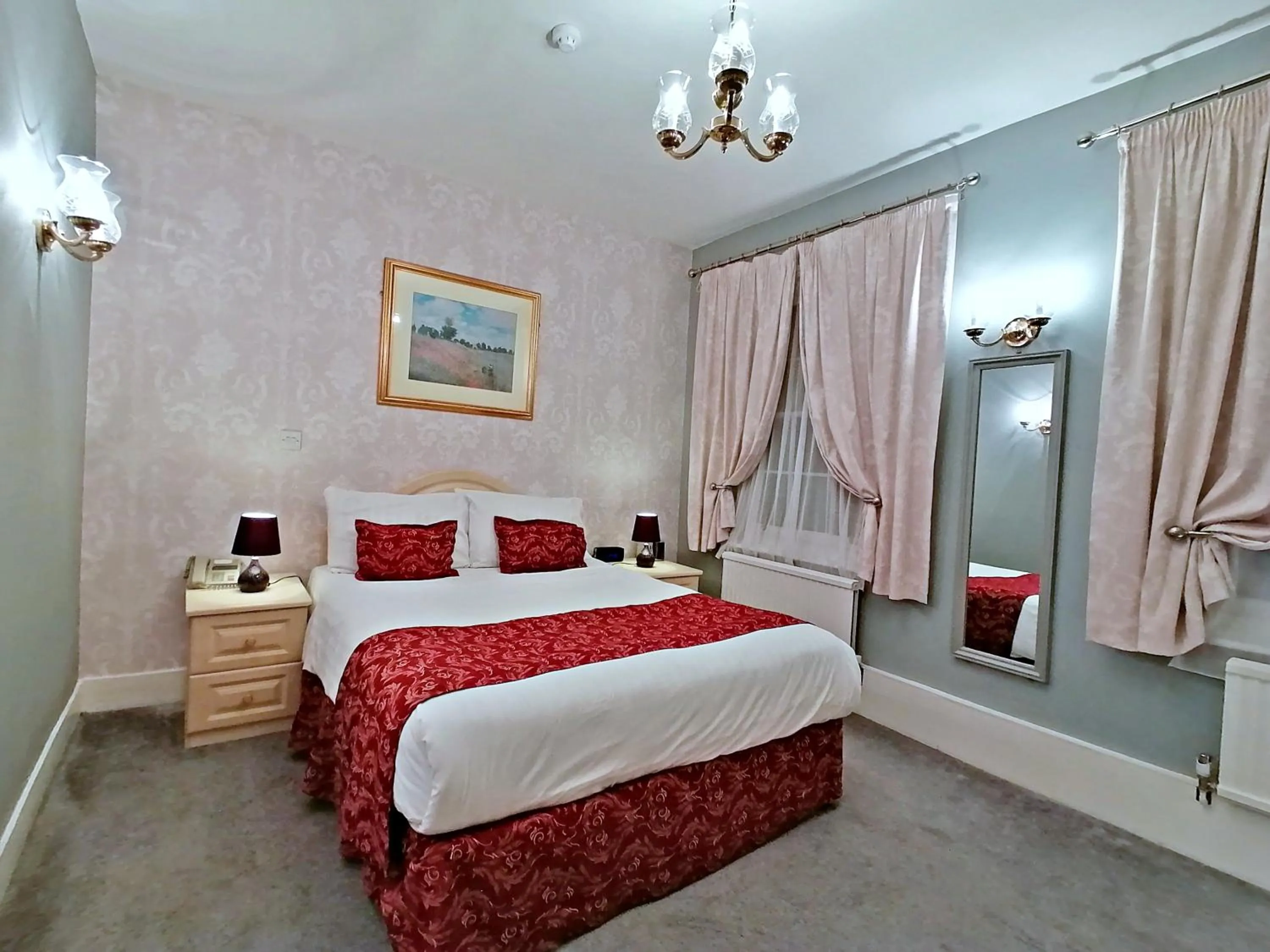 Bedroom, Bed in The Gordon House Hotel