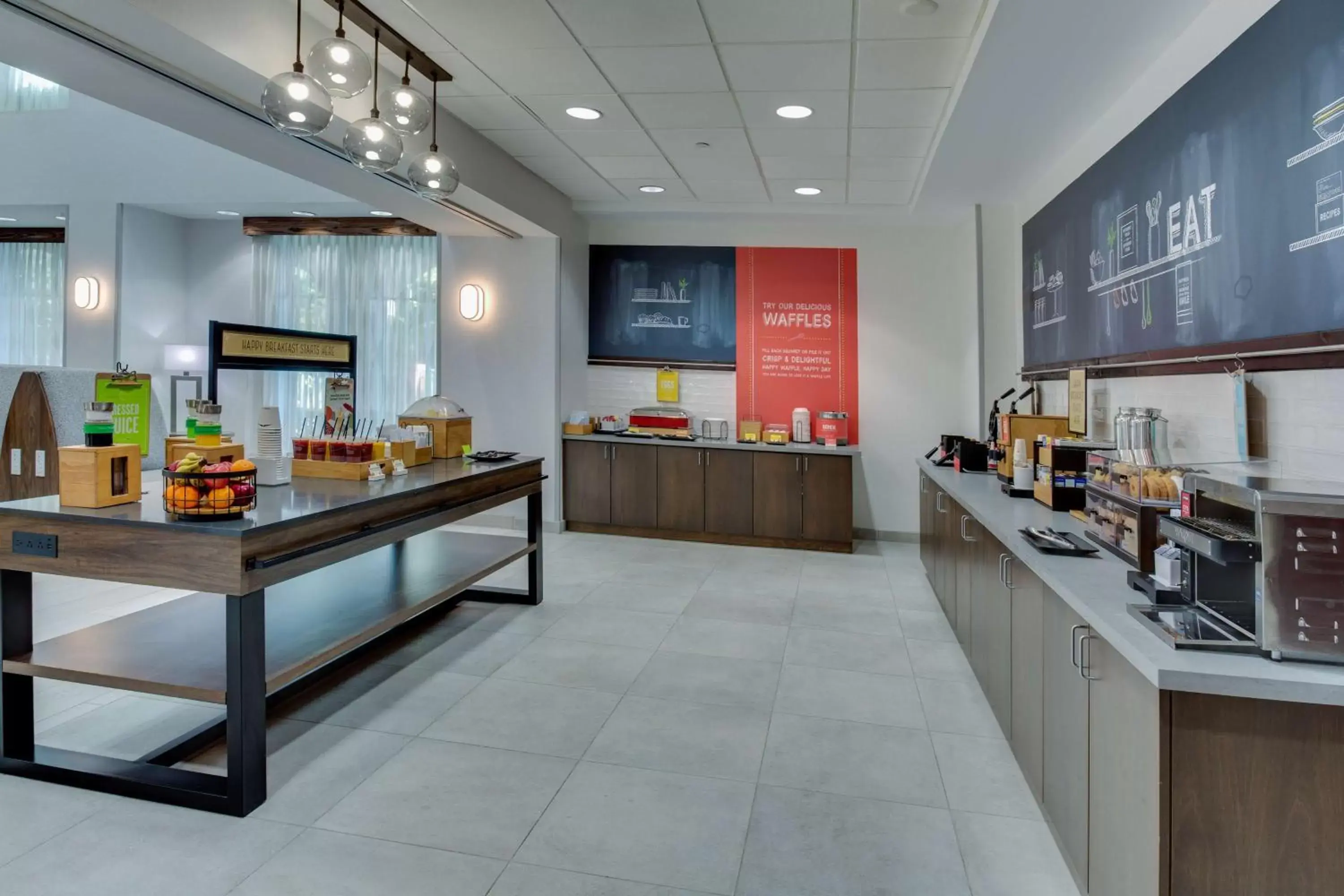 Breakfast, Kitchen/Kitchenette in Hampton Inn & Suites Fort Lauderdale - Miramar