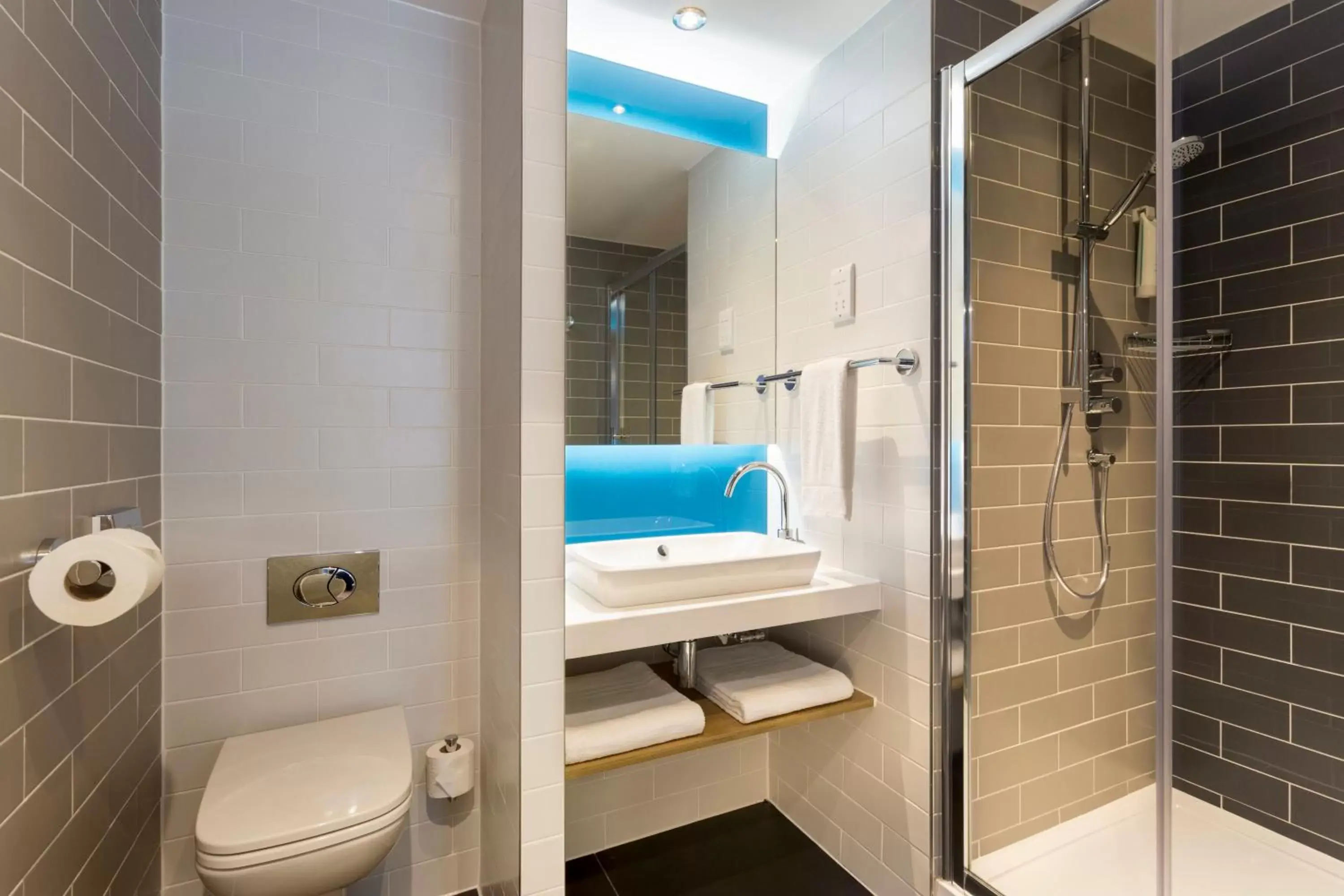 Bathroom in Holiday Inn Express Southwark, an IHG Hotel
