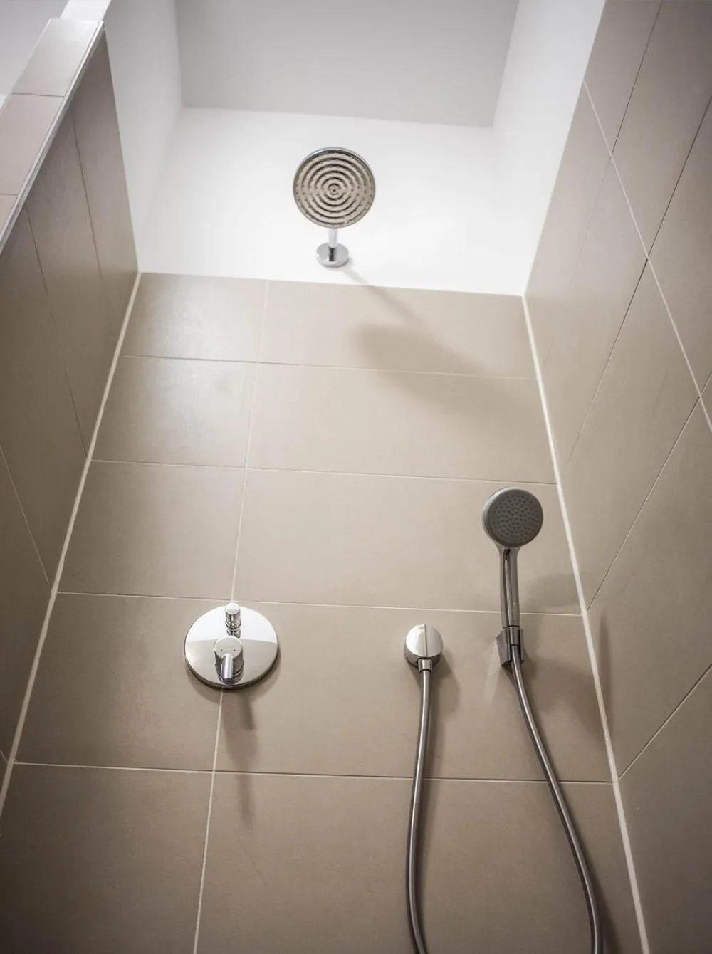 Shower in Pension Absolut Berlin