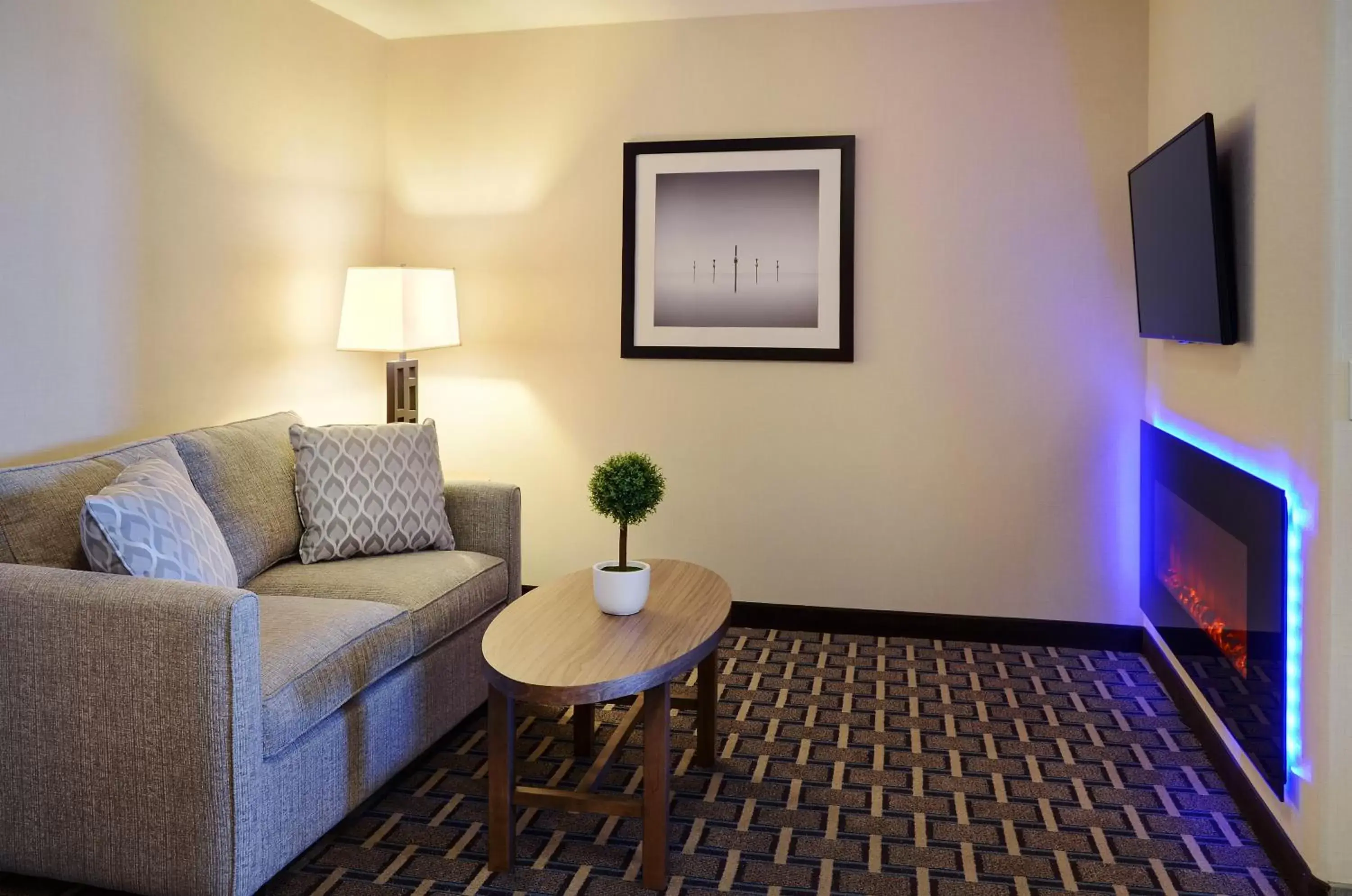 Living room, Seating Area in Pomeroy Inn and Suites Vermilion