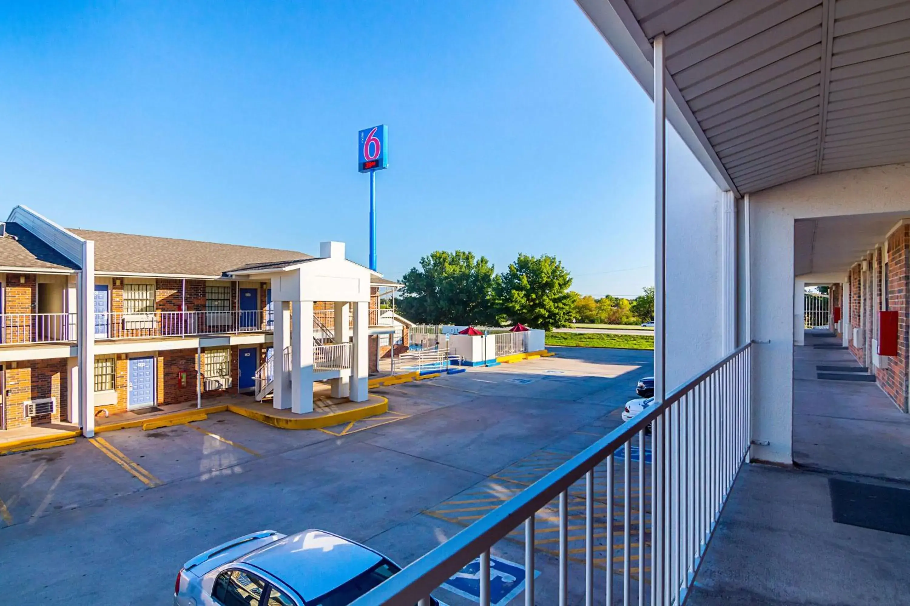 Property building in Motel 6 Lawton, OK