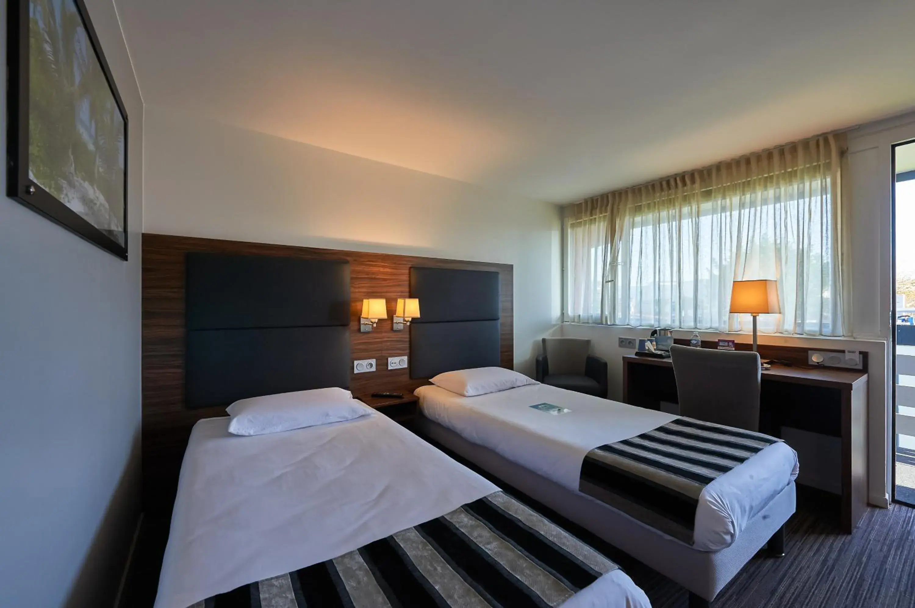 Bedroom, Bed in Kyriad Bordeaux - Merignac Aéroport