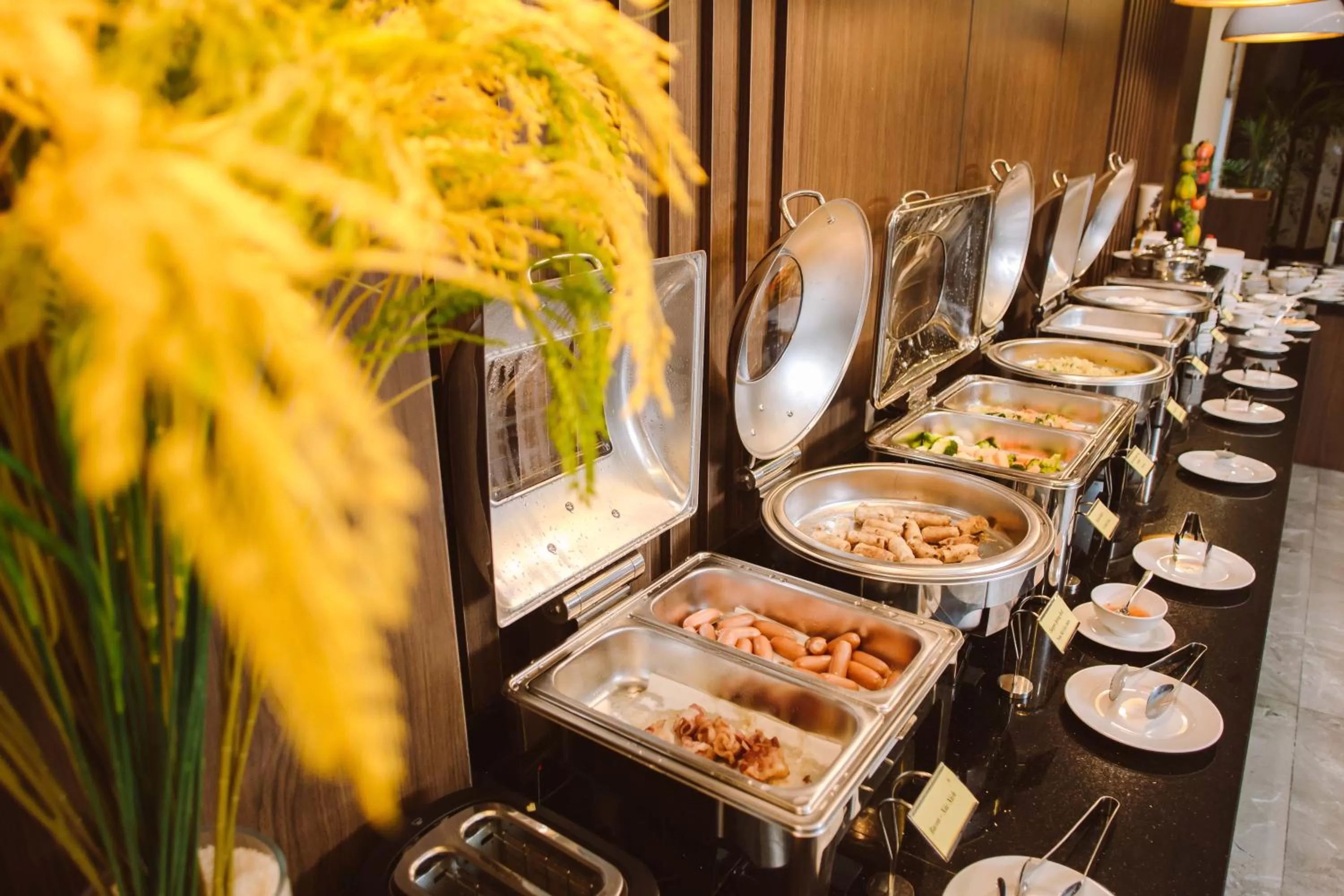 Food and drinks in Reyna Hotel Hanoi & Spa