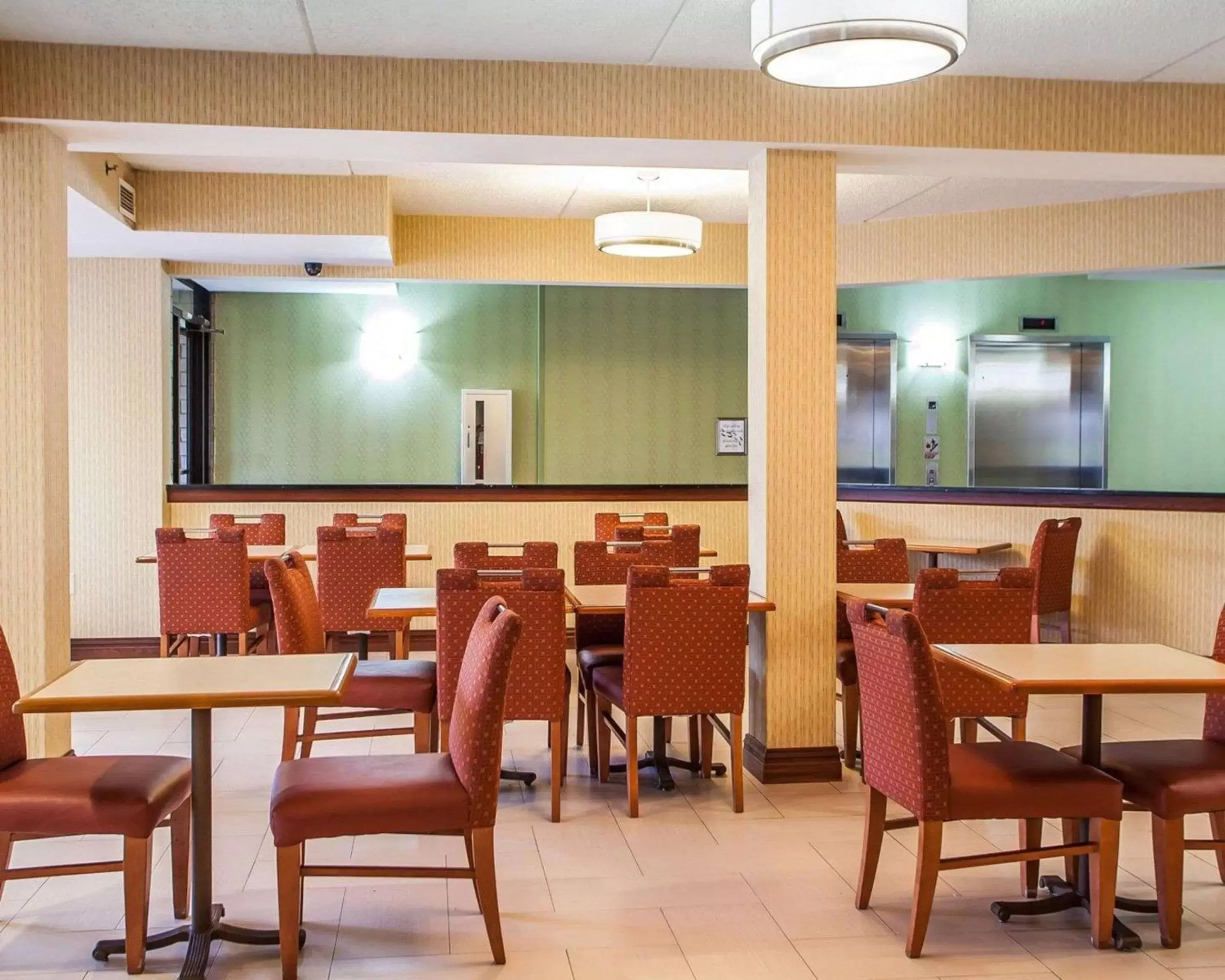 Restaurant/Places to Eat in Comfort Inn Lehigh Valley West