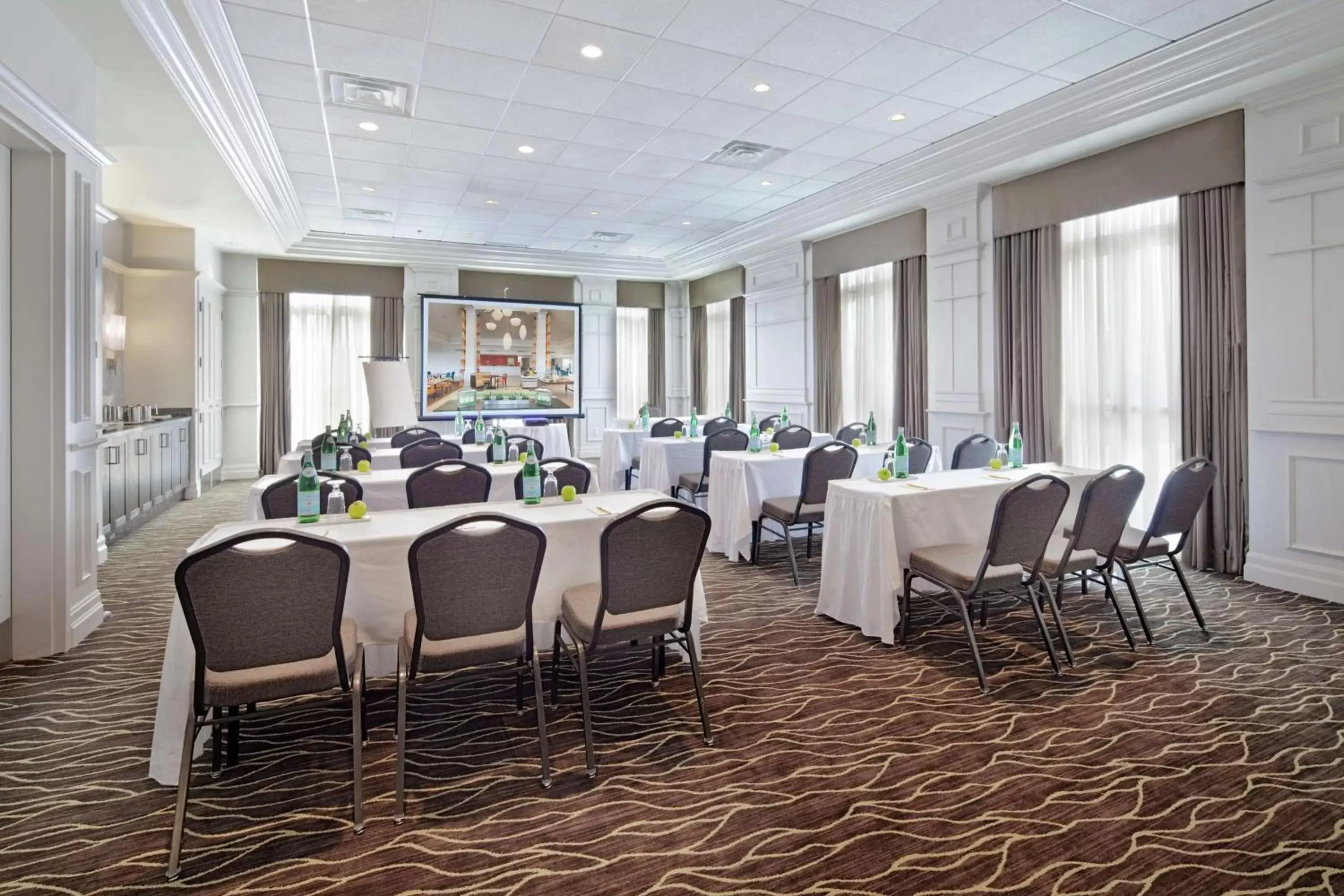 Meeting/conference room in Hilton Garden Inn Montreal Airport