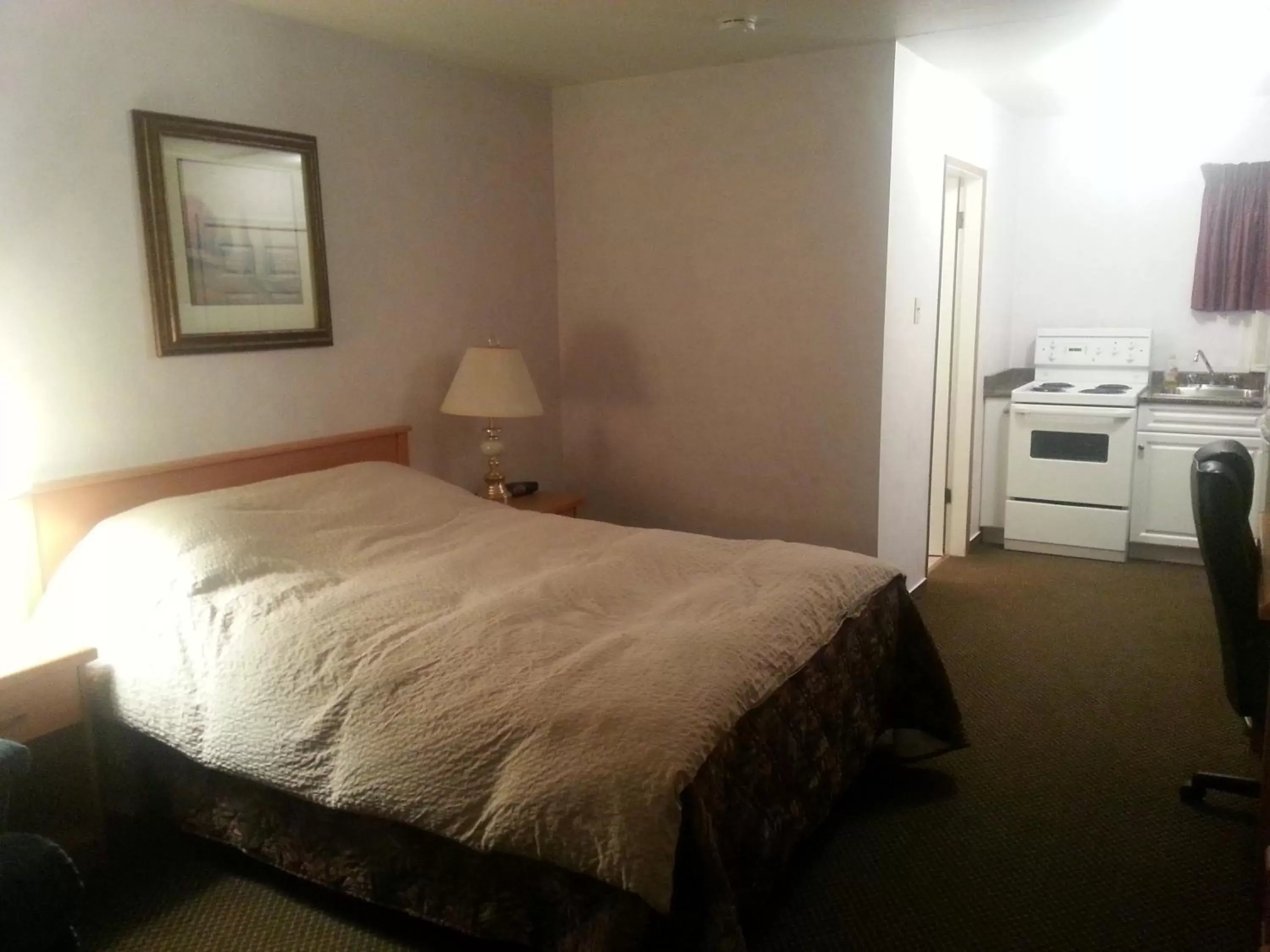 Photo of the whole room, Bed in Heritage Inn