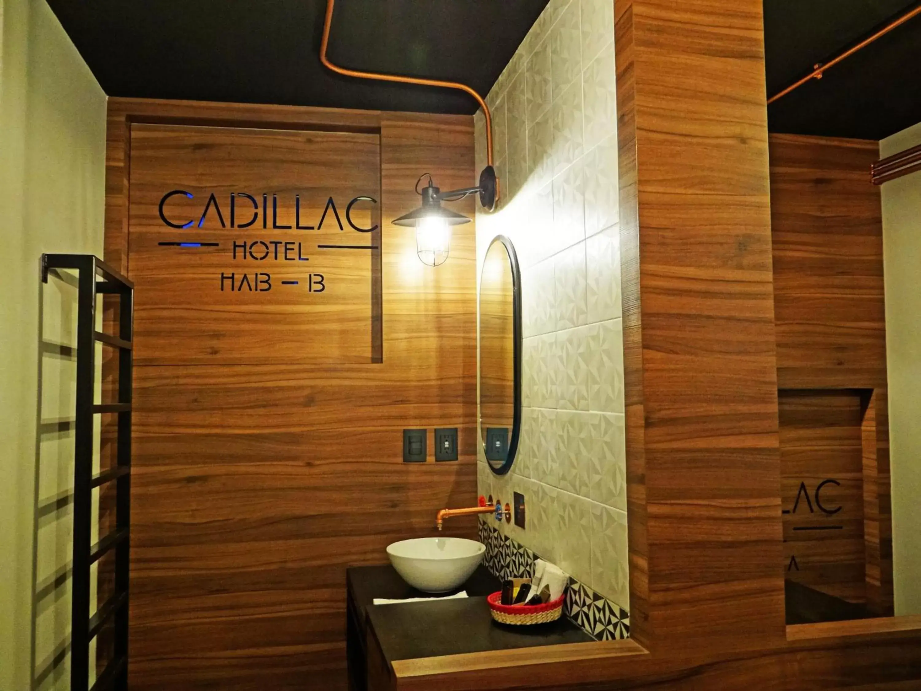 Area and facilities, Bathroom in Cadillac Hotel Boutique