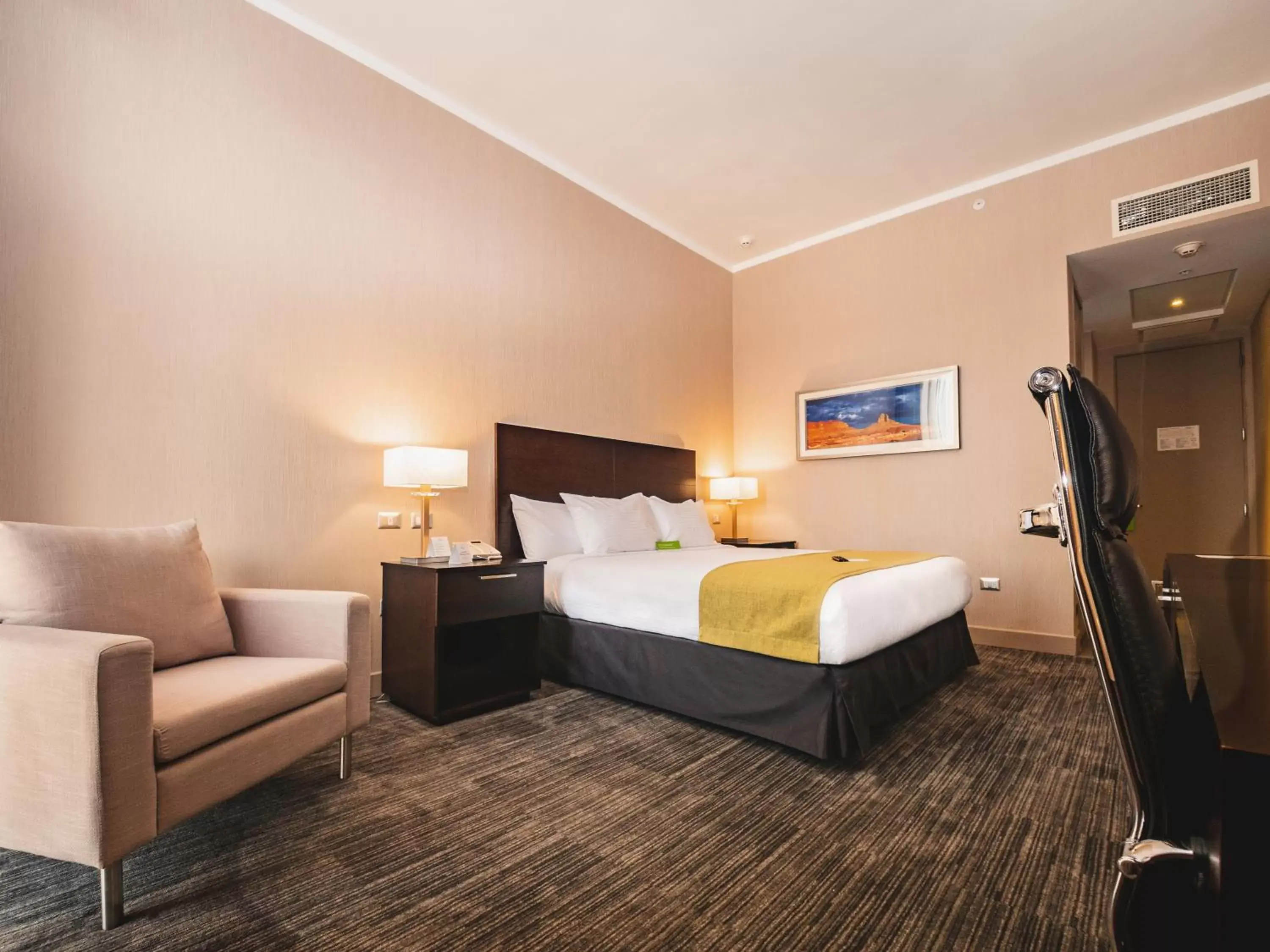 Staff, Bed in La Quinta by Wyndham Santiago Aeropuerto