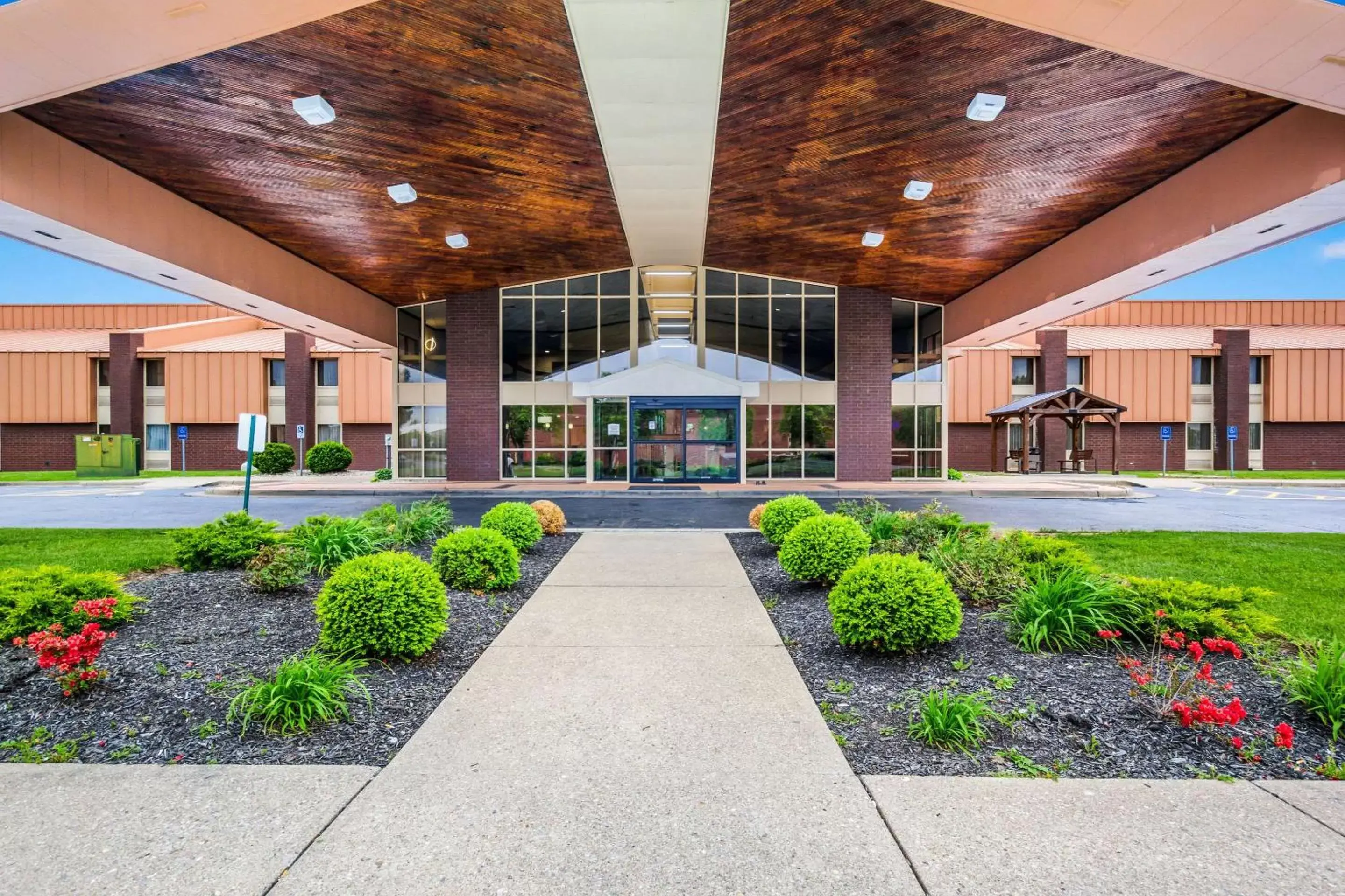 Property building in Quality Inn & Suites Florence- Cincinnati South