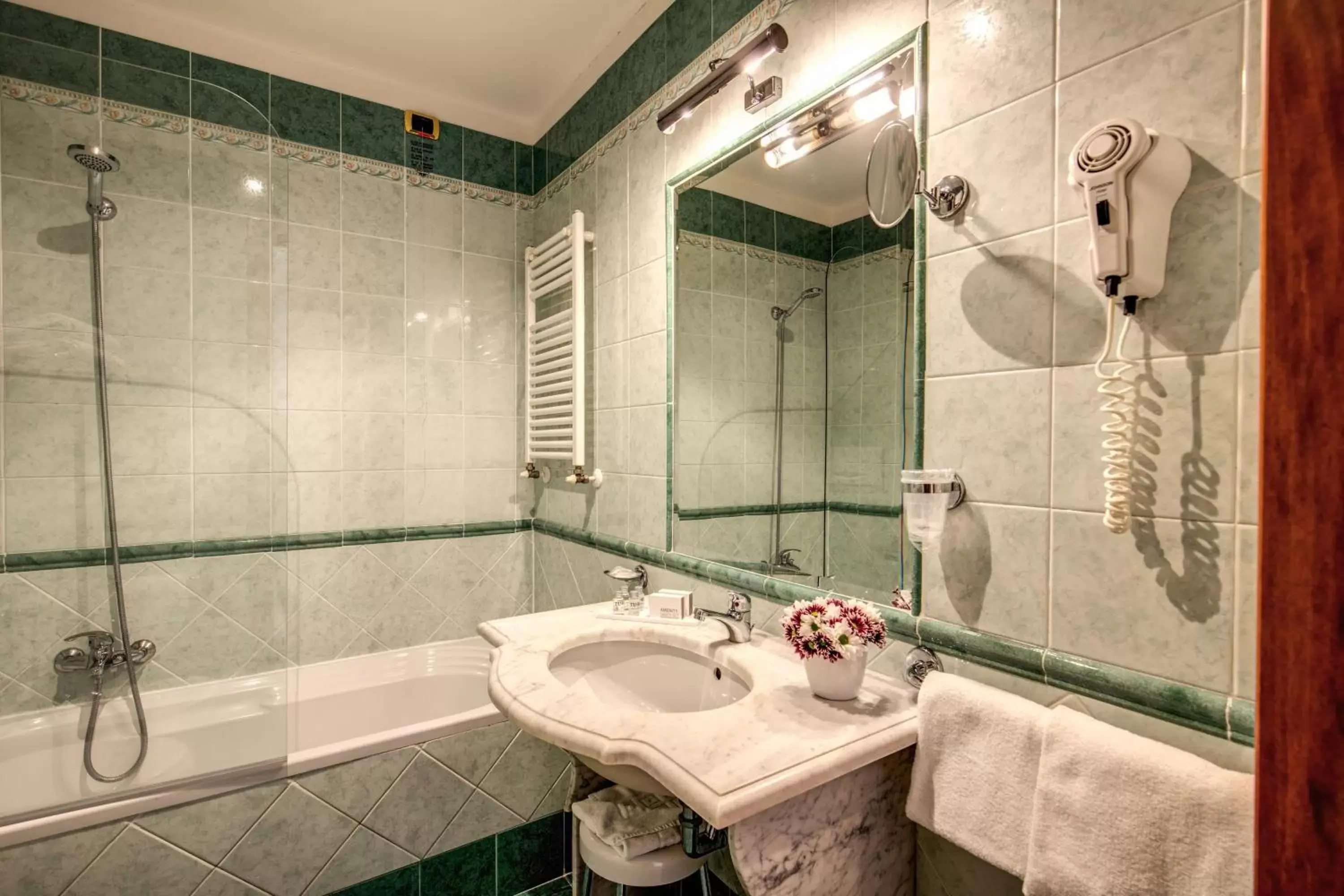 Bathroom in Hotel Villafranca