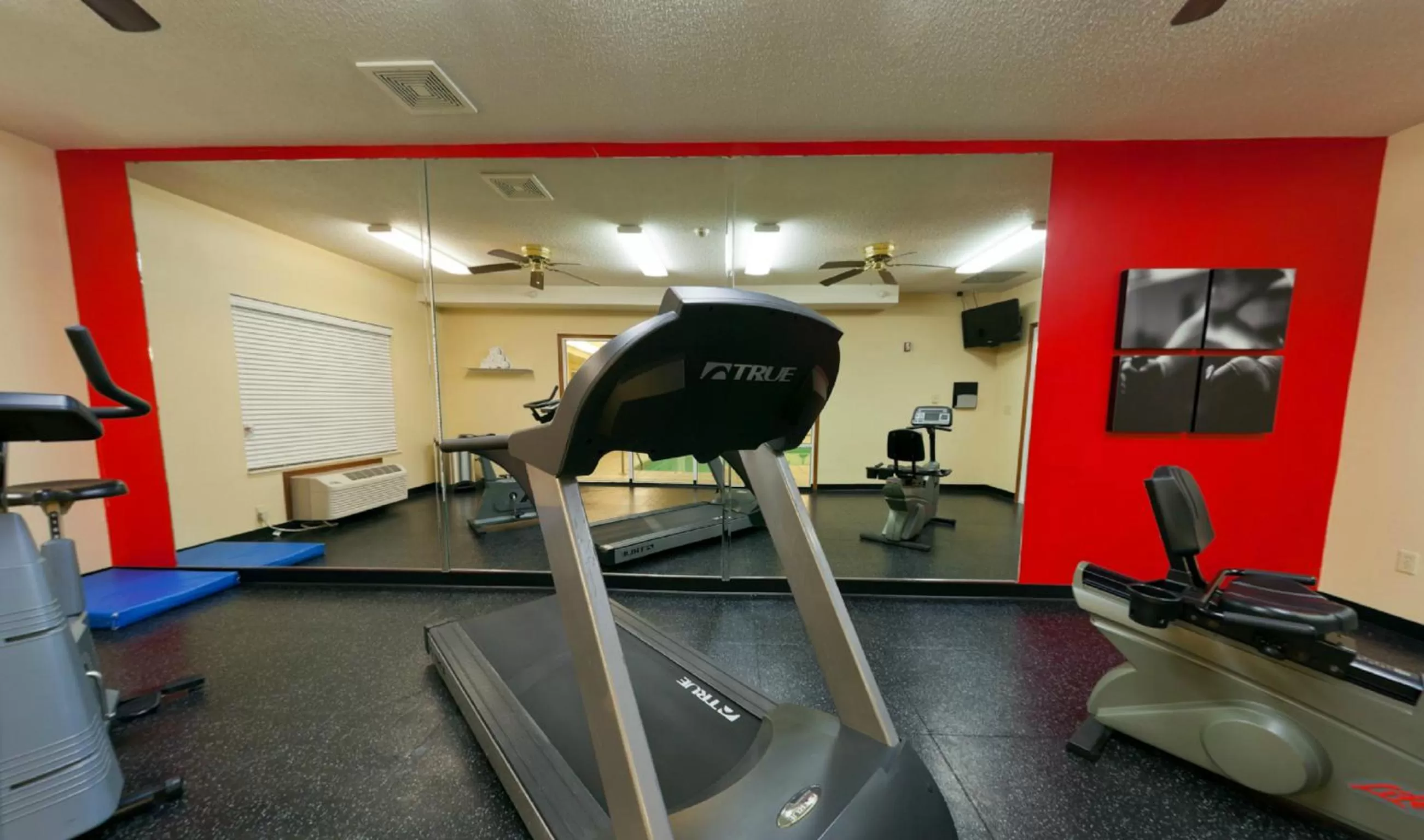 Fitness centre/facilities in AmericInn by Wyndham, Galesburg, IL