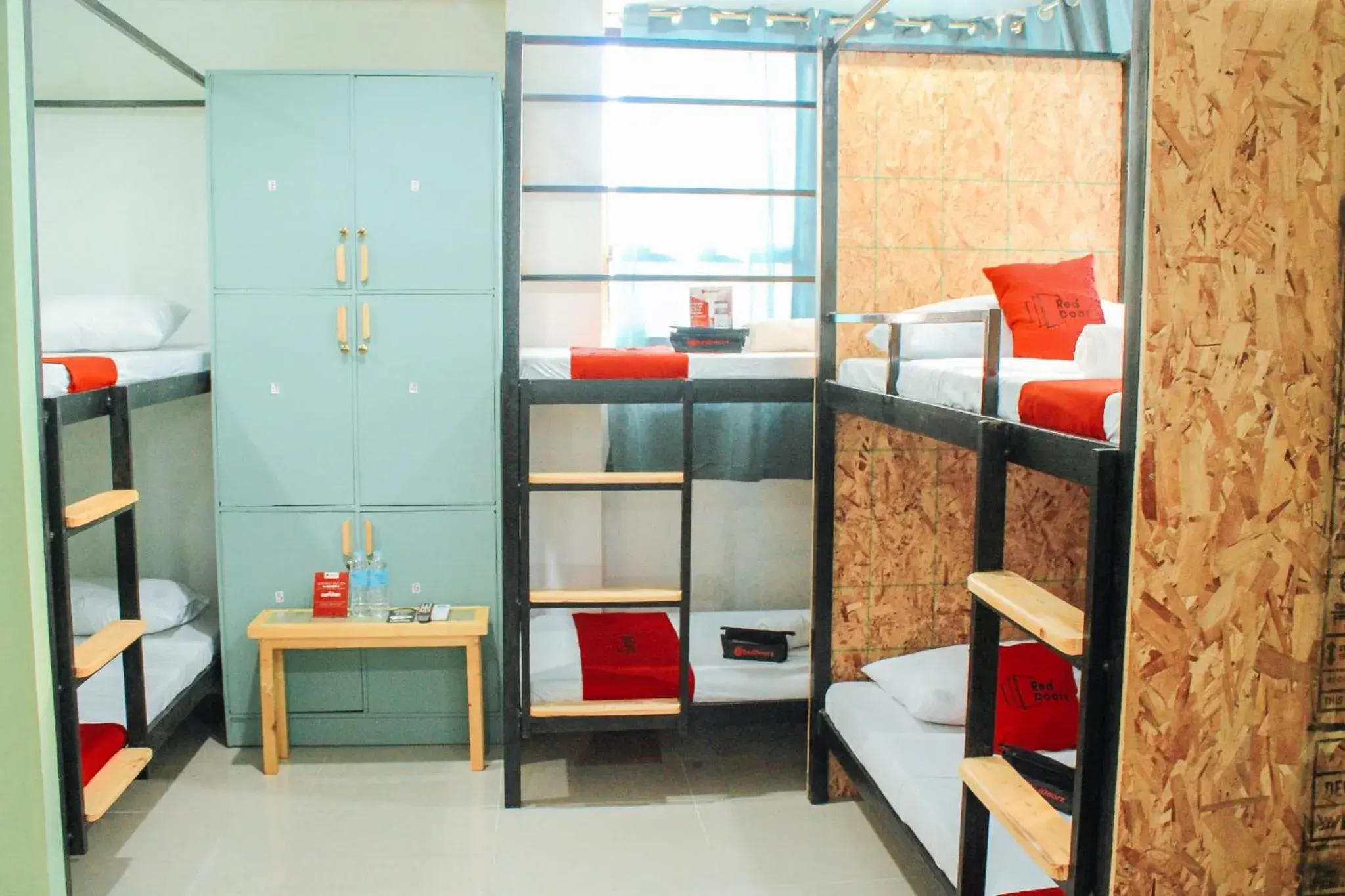 Bunk Bed in RedDoorz @ Taloto District Tagbilaran