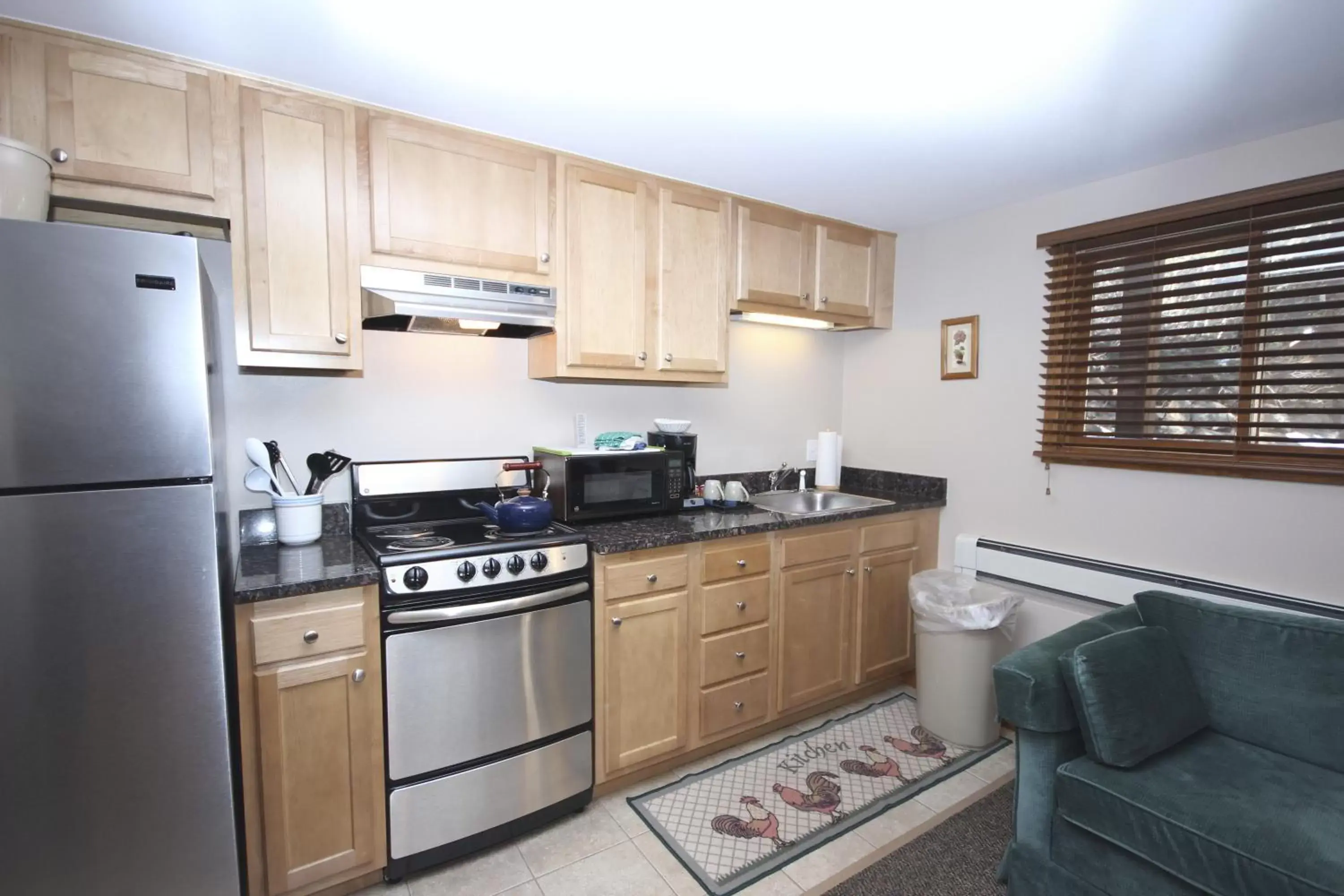 Kitchen or kitchenette, Kitchen/Kitchenette in Streamside on Fall River