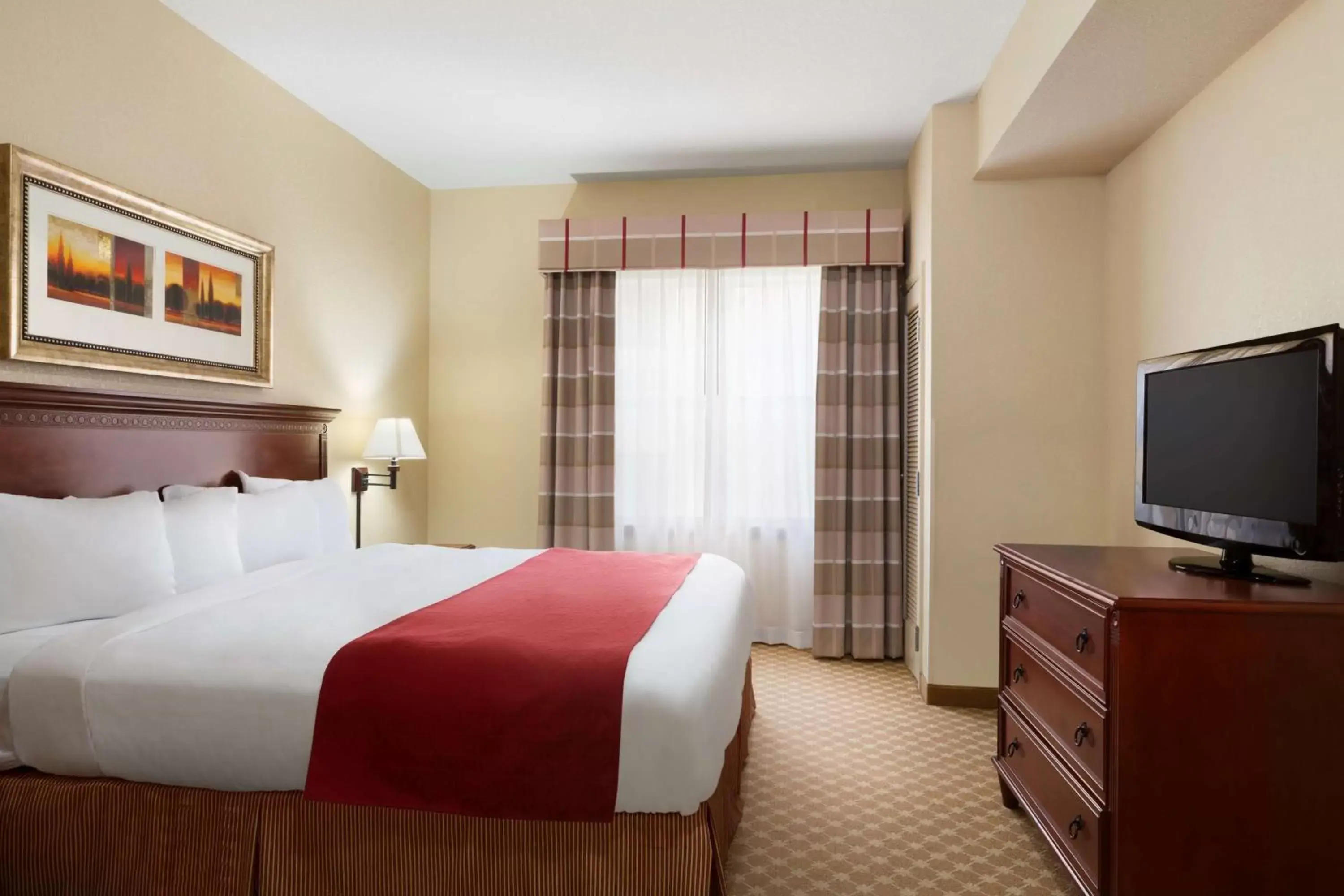 Photo of the whole room, Bed in Country Inn & Suites by Radisson, Macon North, GA