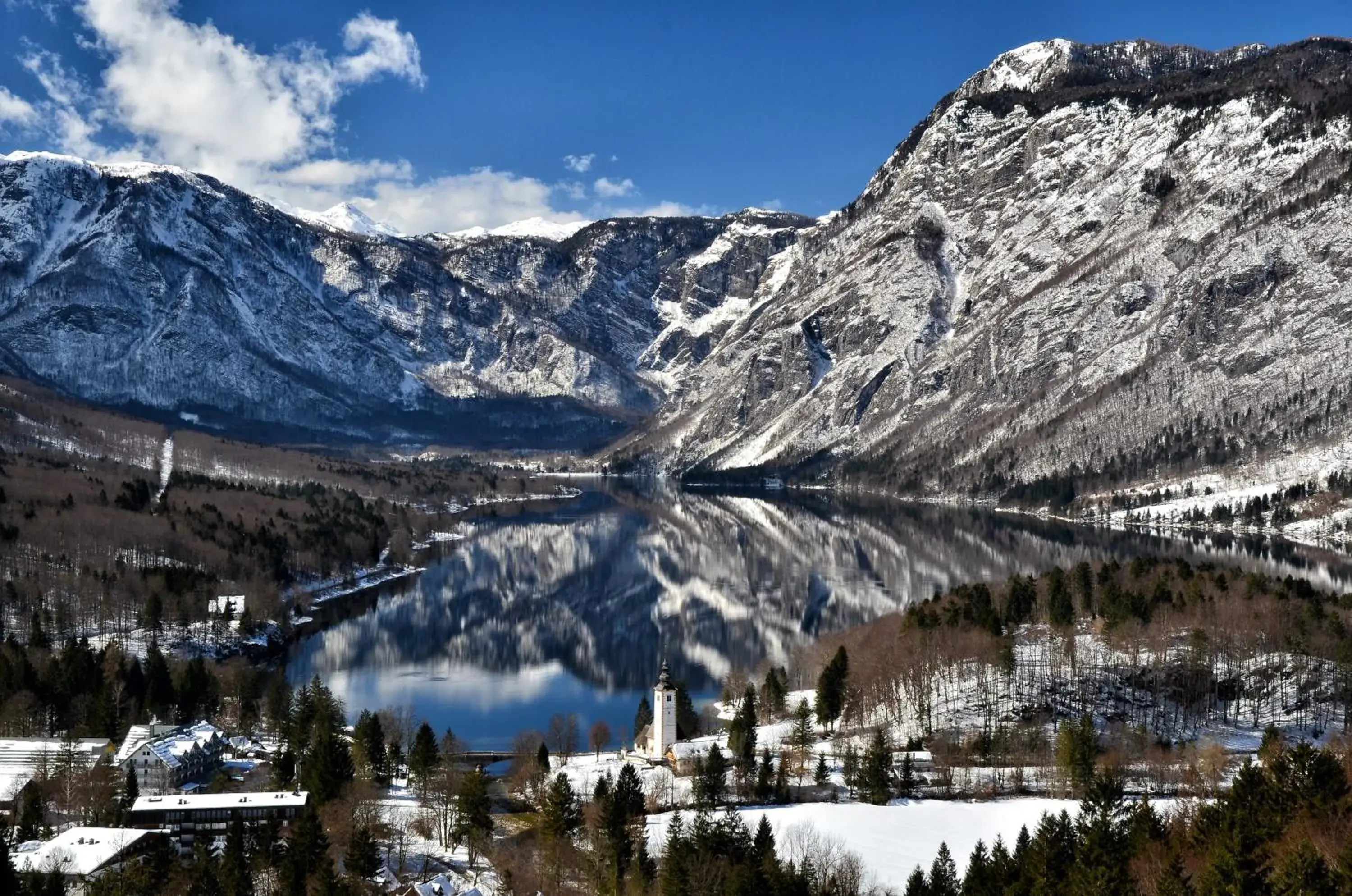 Neighbourhood, Winter in Hotel Jezero