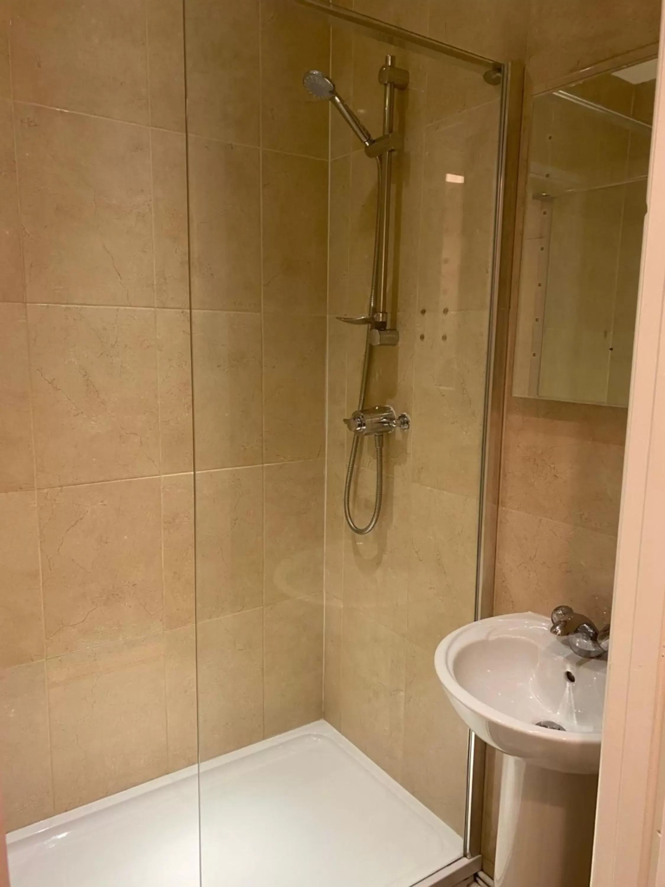 Bathroom in The Tudor Hotel