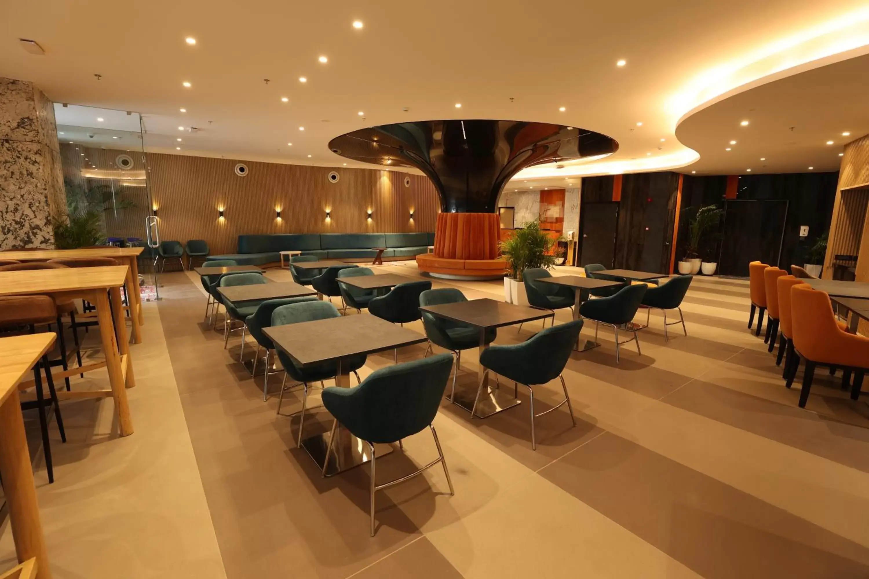 Lobby or reception, Restaurant/Places to Eat in Holiday Inn Express & Suites Jaipur Gopalpura