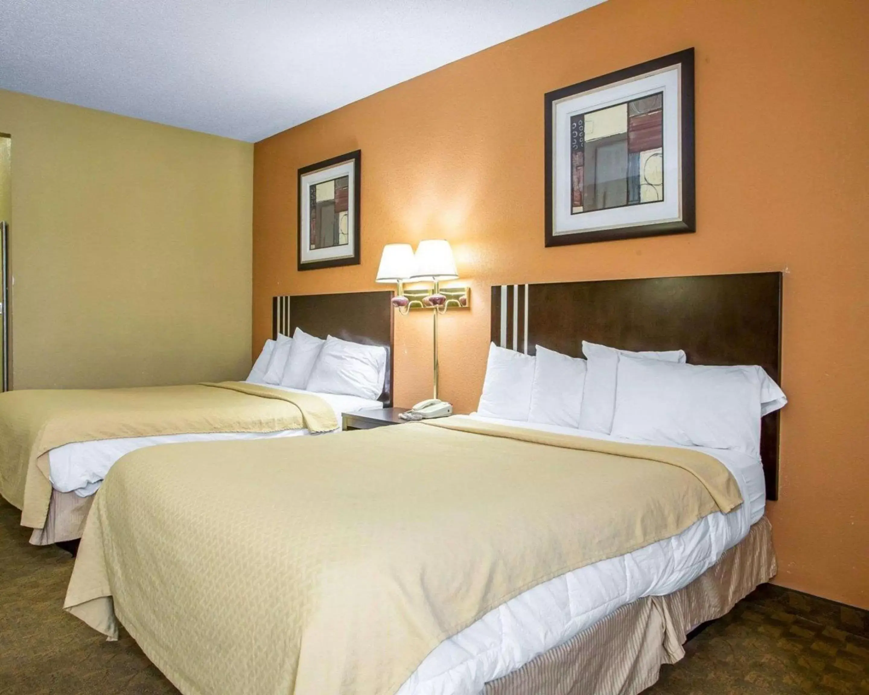 Photo of the whole room, Bed in Quality Inn Merrillville