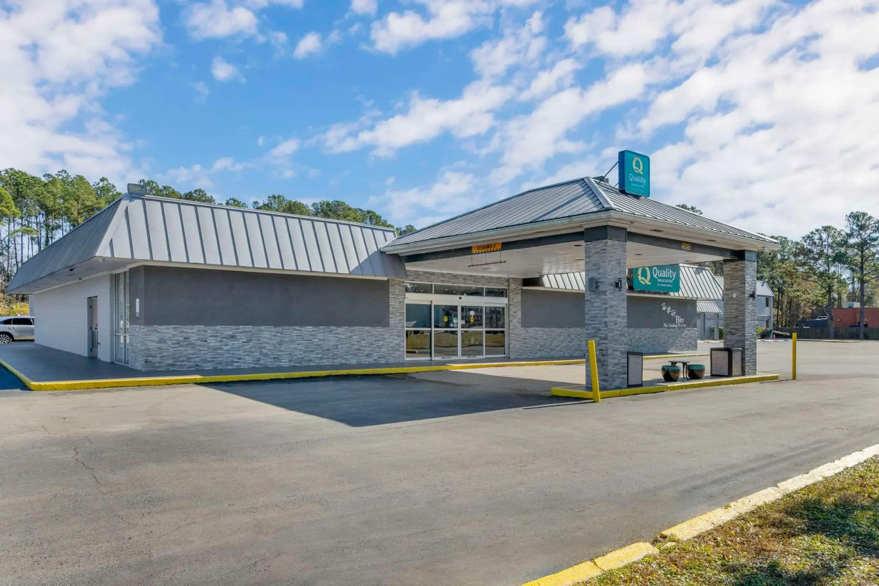 Property Building in Quality Inn & Suites Hardeeville - Savannah North - Renovated with Hot Breakfast Included