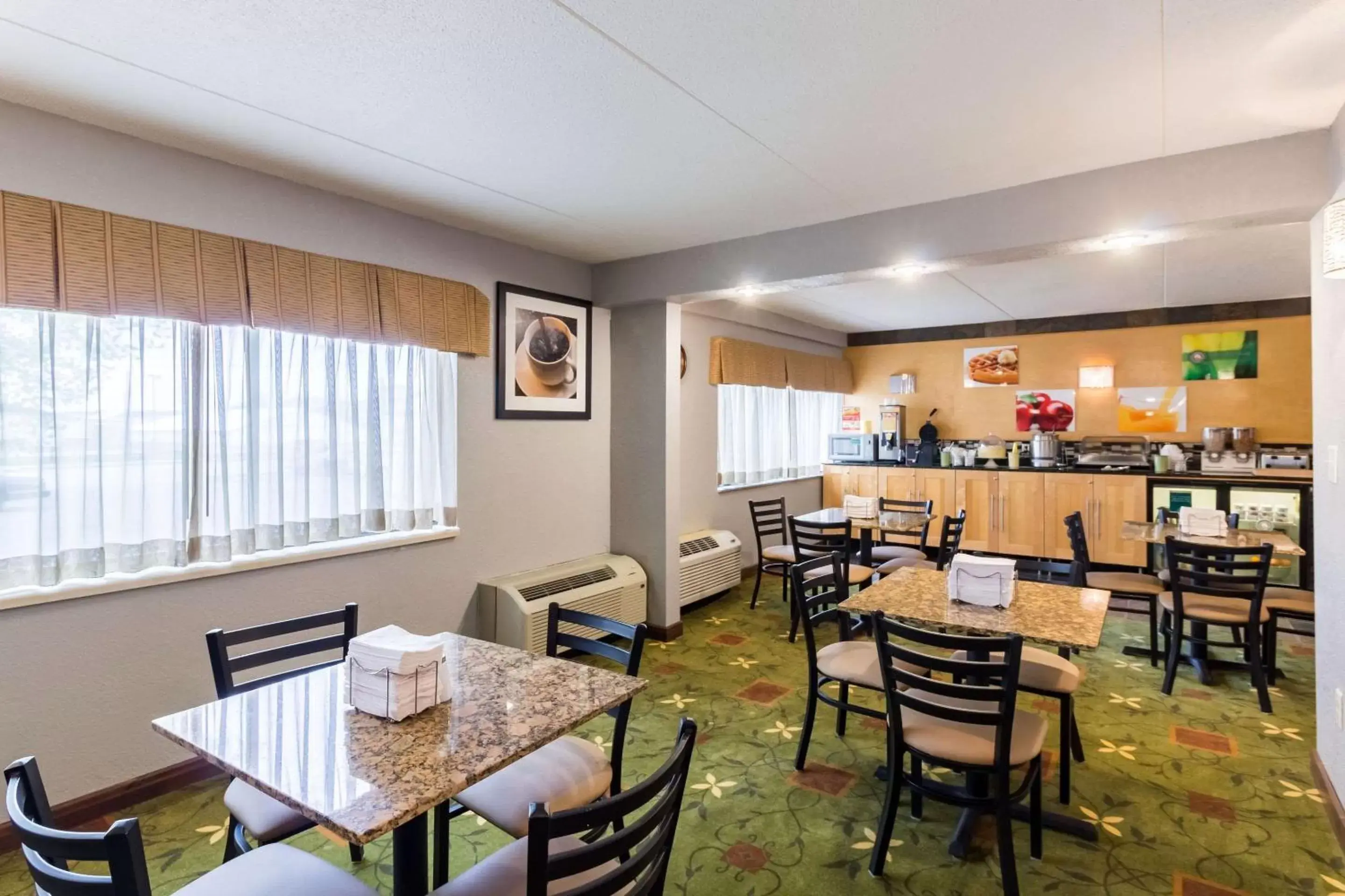 Restaurant/Places to Eat in Quality Inn & Suites Mayo Clinic Area