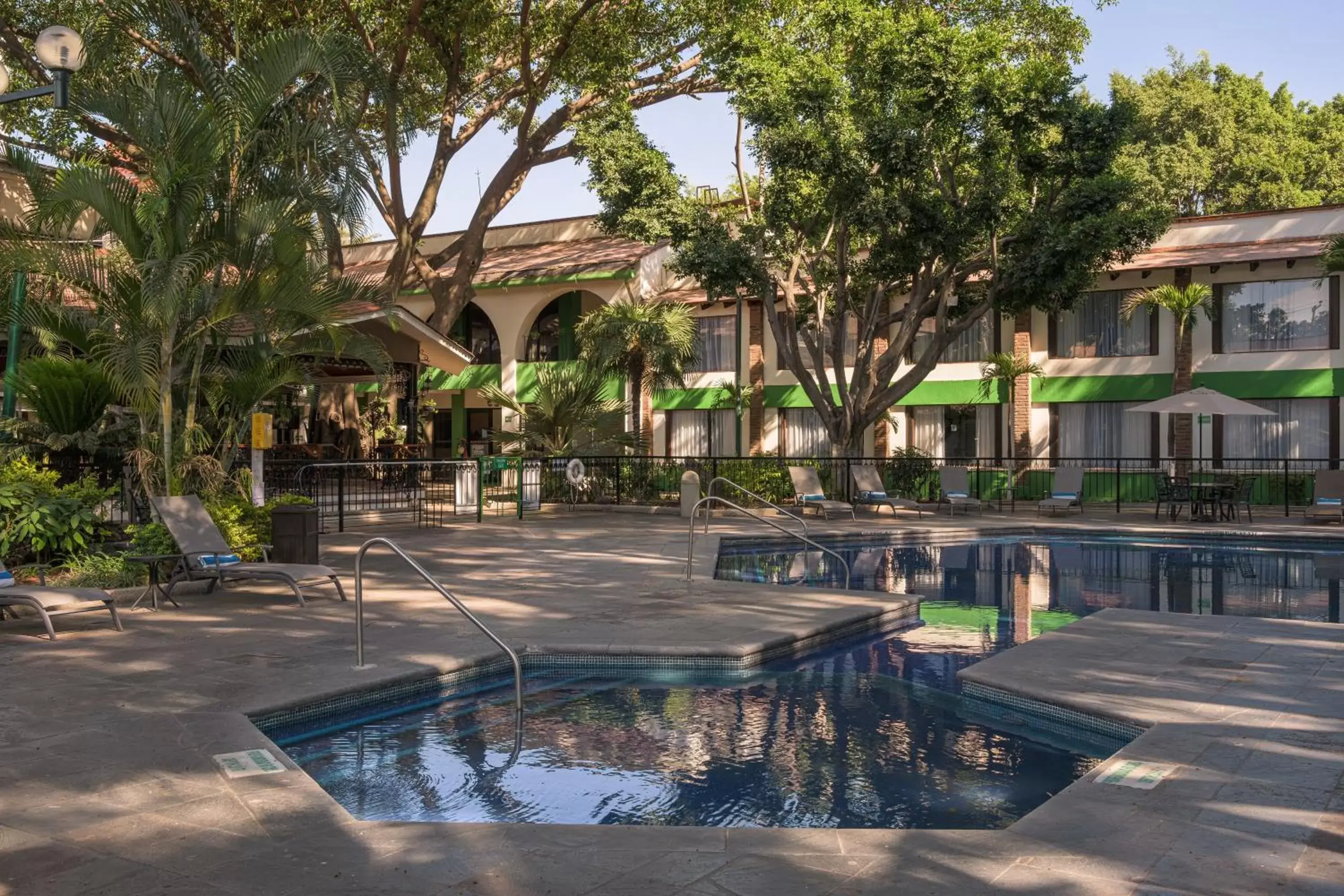 Swimming Pool in Holiday Inn Guadalajara Expo Plaza del Sol, an IHG Hotel