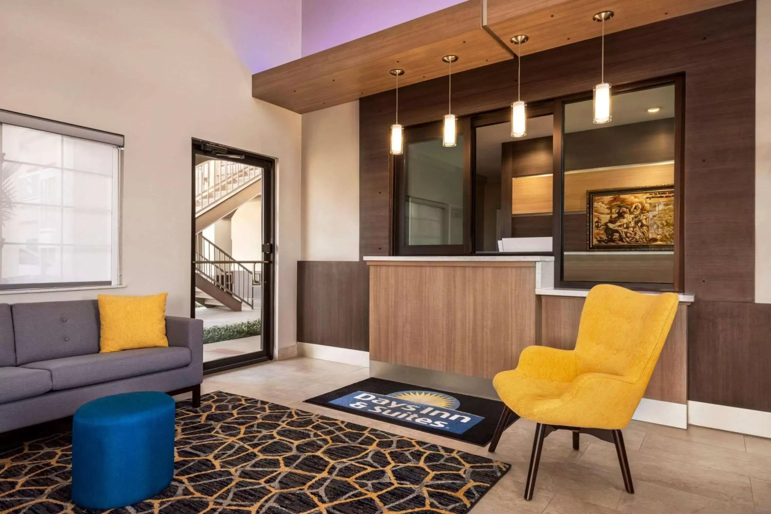 Lobby or reception, Seating Area in Days Inn & Suites by Wyndham Houston Hobby Airport