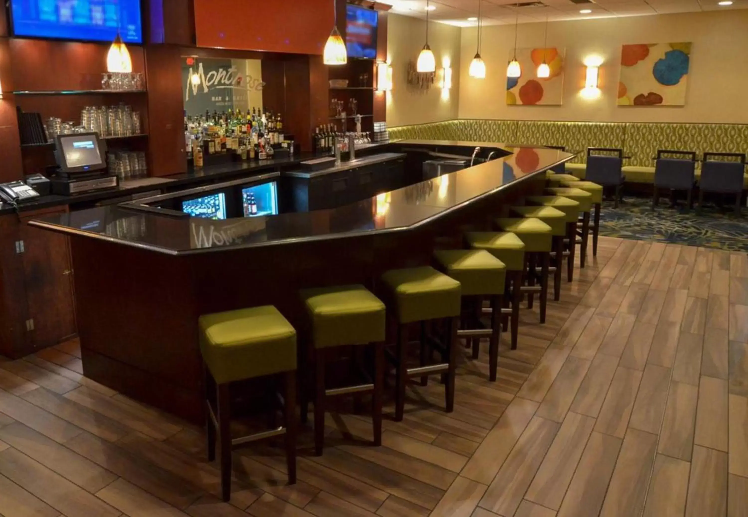 Restaurant/places to eat, Lounge/Bar in Holiday Inn Akron-West, an IHG Hotel