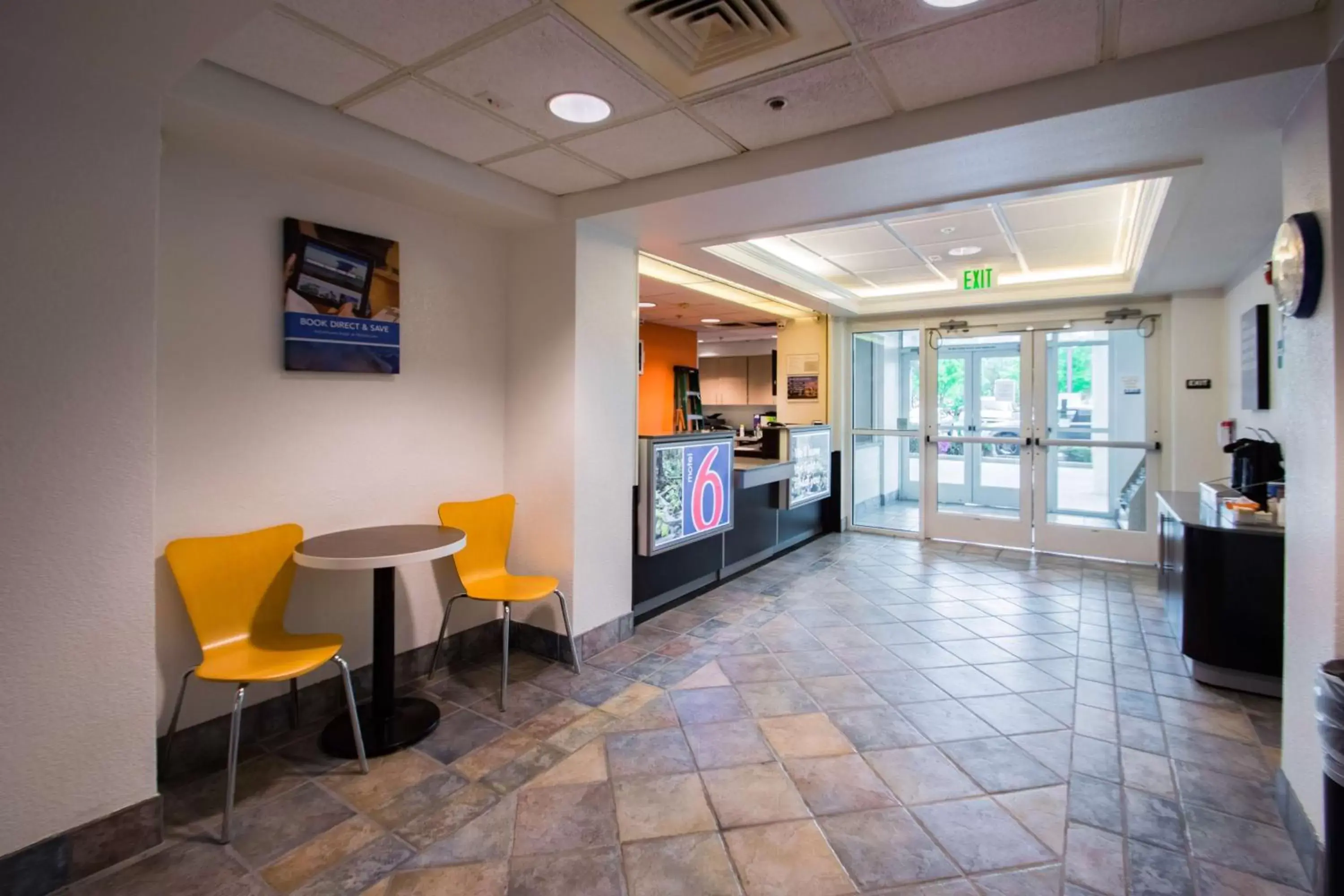 Lobby or reception, Lobby/Reception in Motel 6-Portland, OR - North