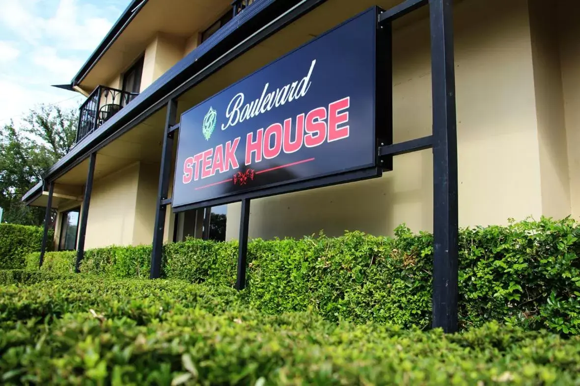 Facade/entrance, Property Logo/Sign in Boulevard Motor Inn