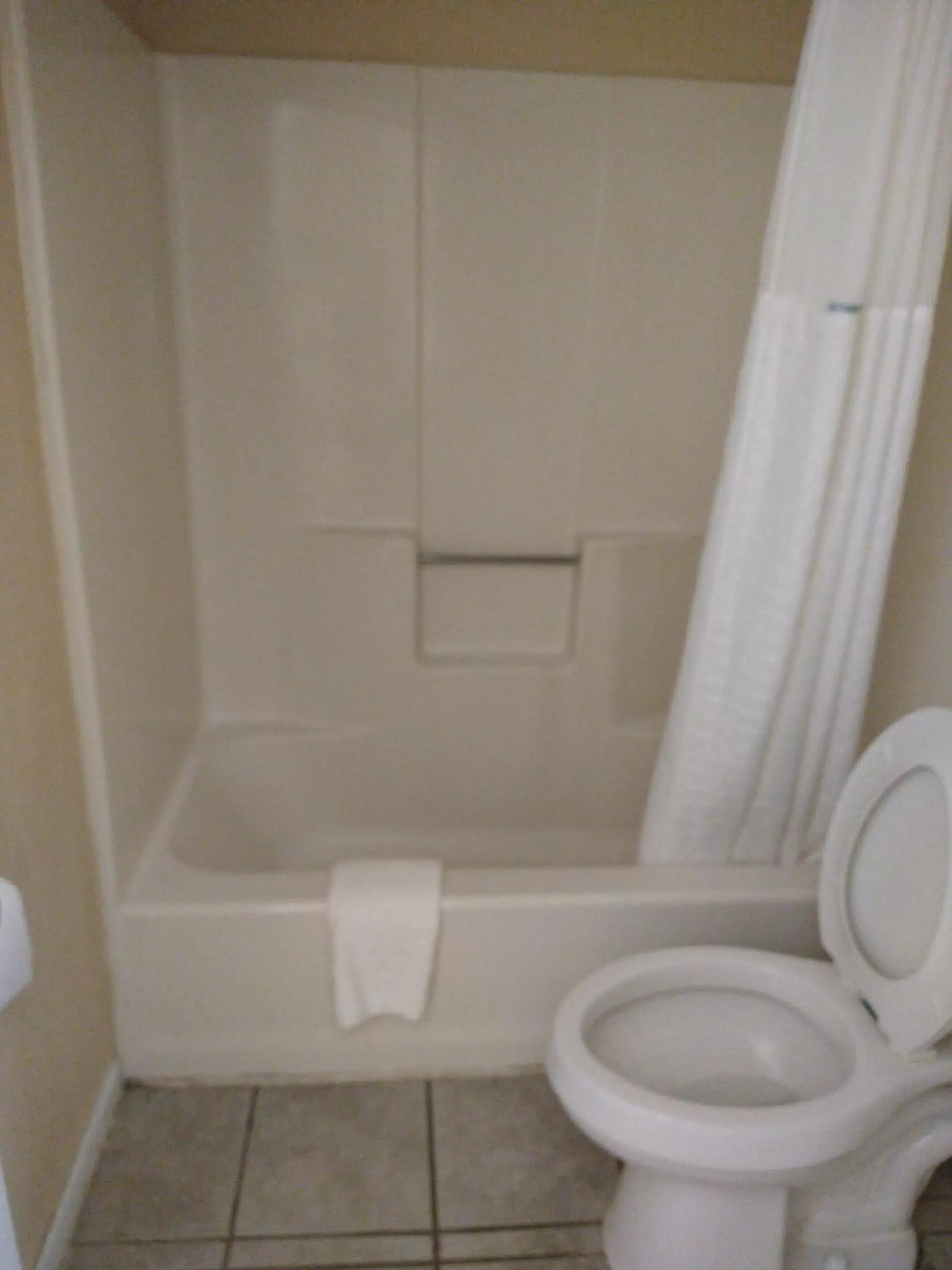Bathroom in Grandview Plaza Inn