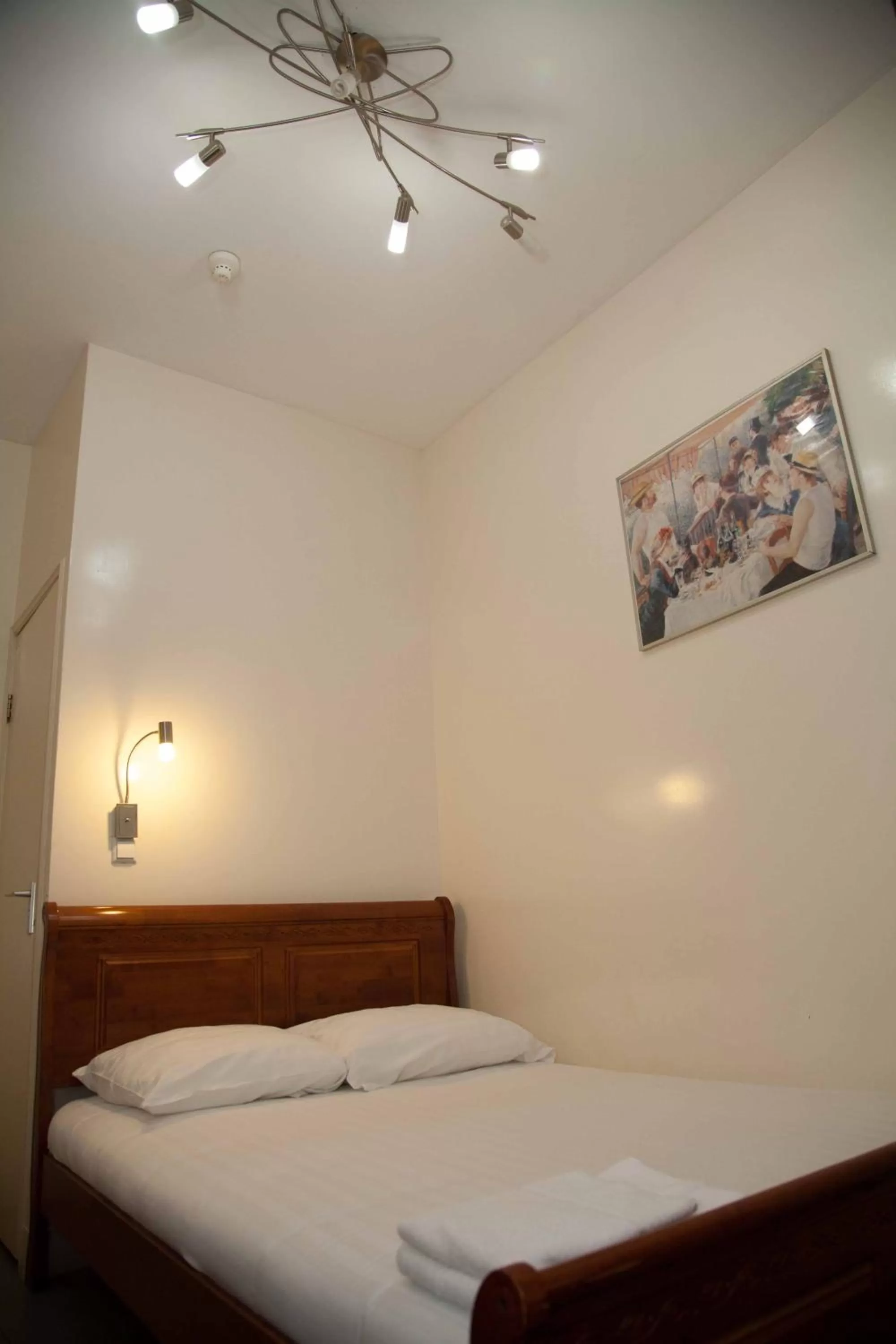 Budget Double Room in Hotel Jimmy